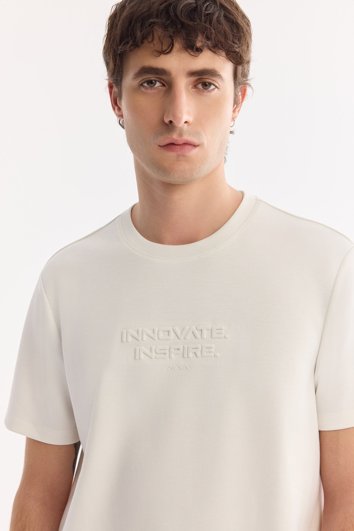 Ekru Bisiklet Yaka Gofre Baskılı İnterlok T-Shirt