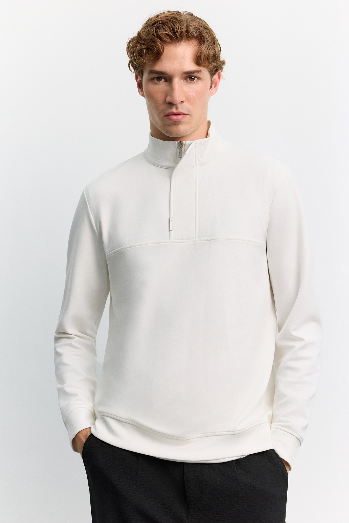 Ekru Dik Yaka  Fermuarlı Gizli Pat  İnterlok Sweatshirt