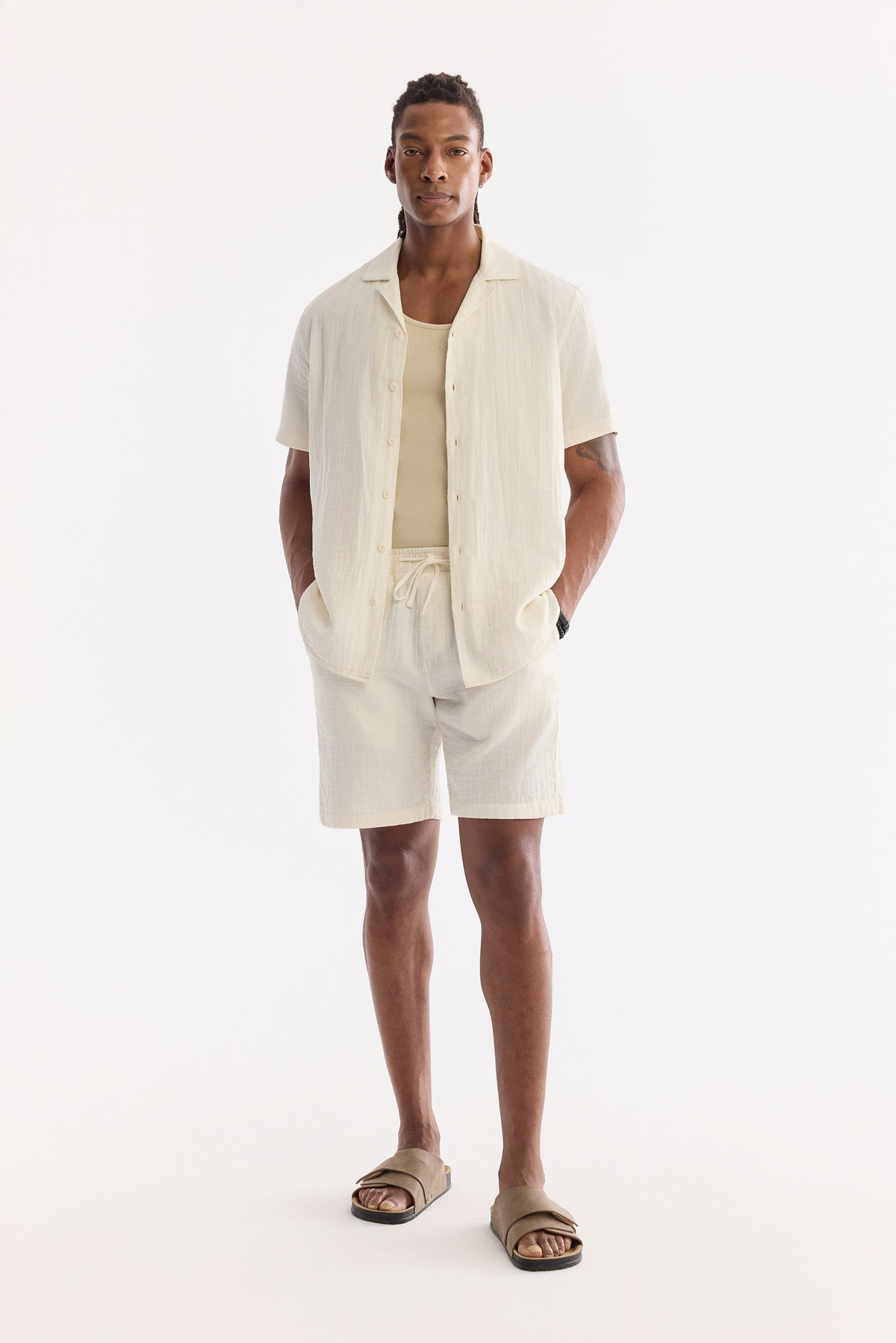 Ekru Müslin Dokulu Relaxed Fit Şort