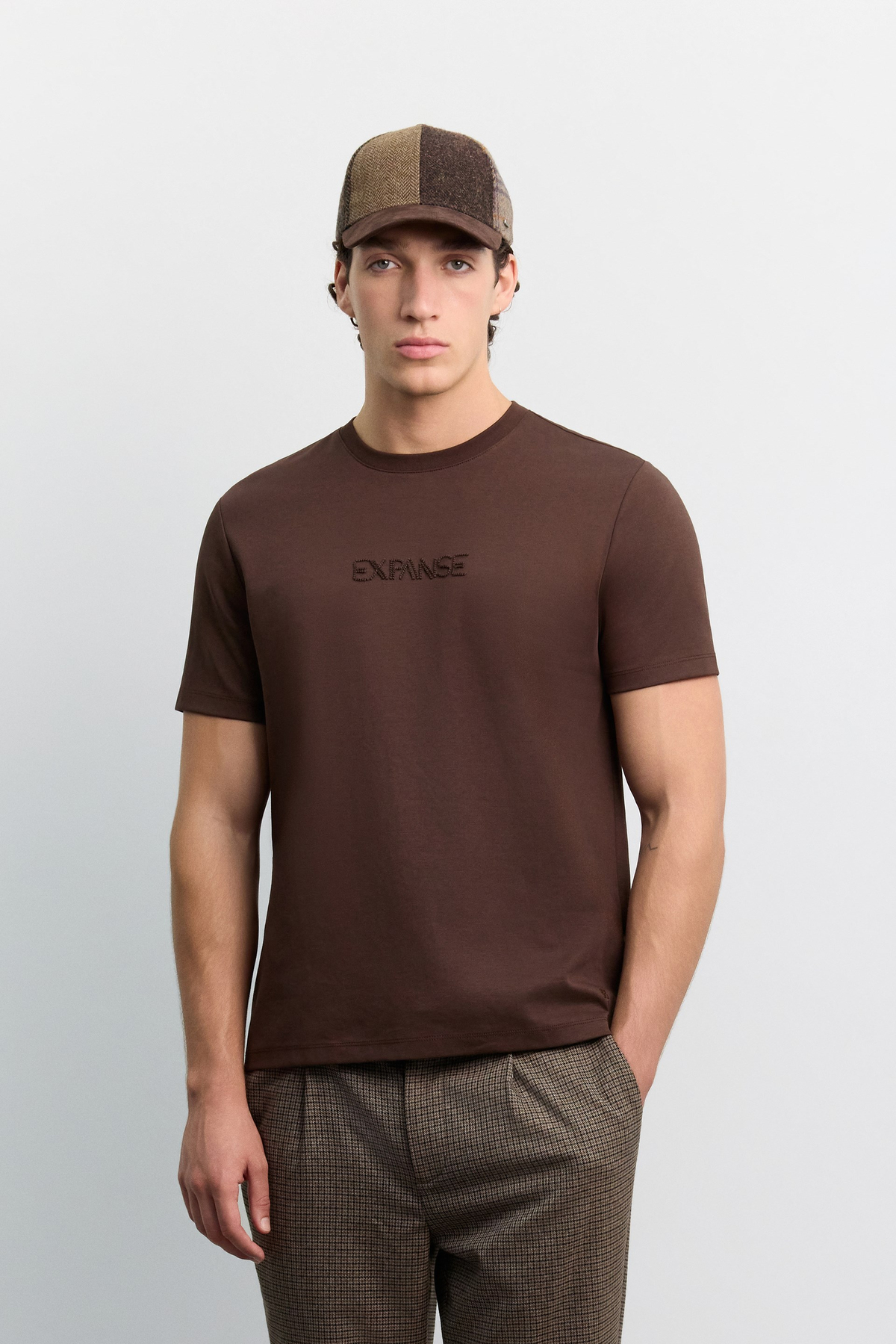Kahve Bisiklet Yaka Nakışlı İnterlok T-Shirt