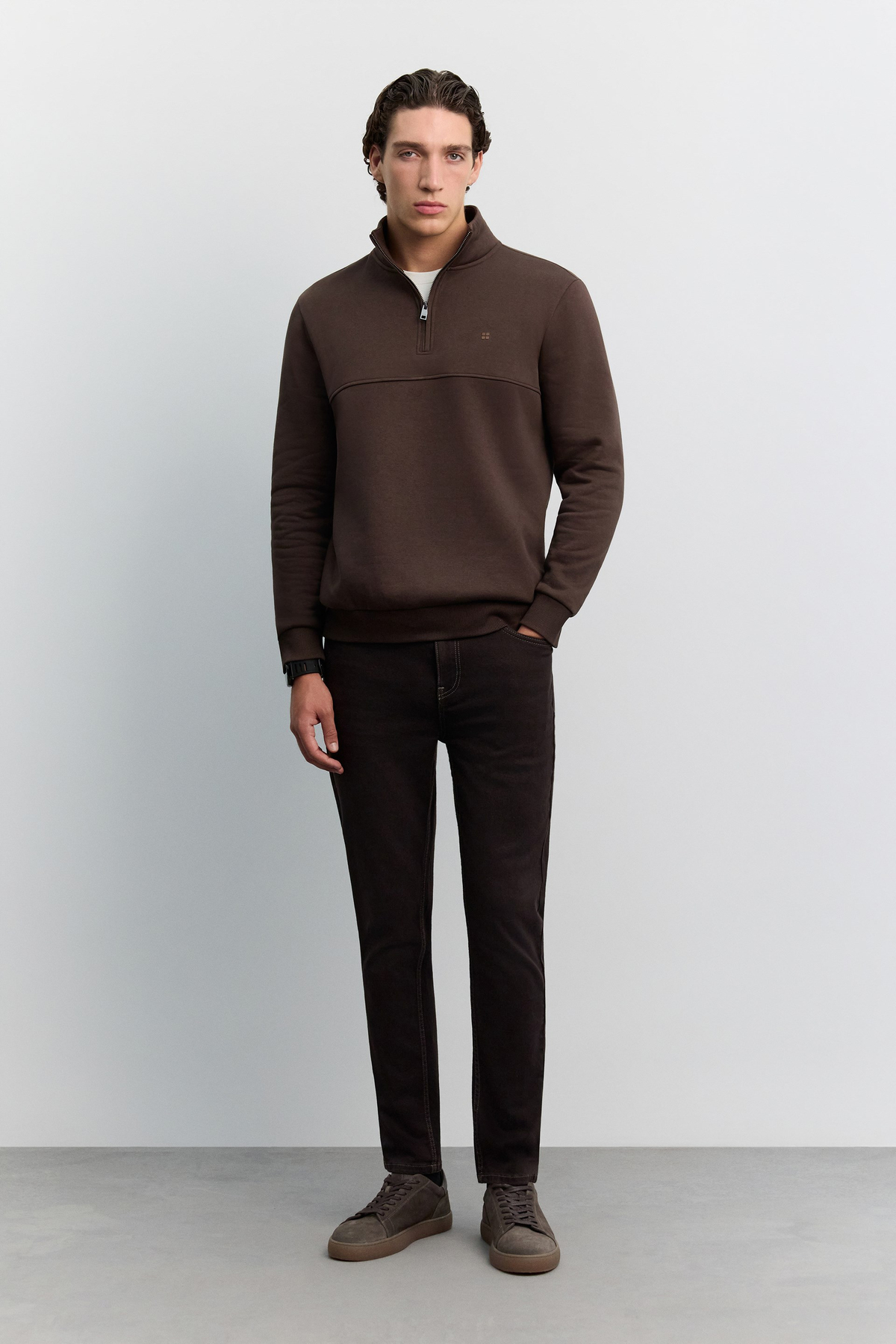 Kahve Dik Yaka Fermuarlı -4 Dereceye Dayanıklı Sweatshirt