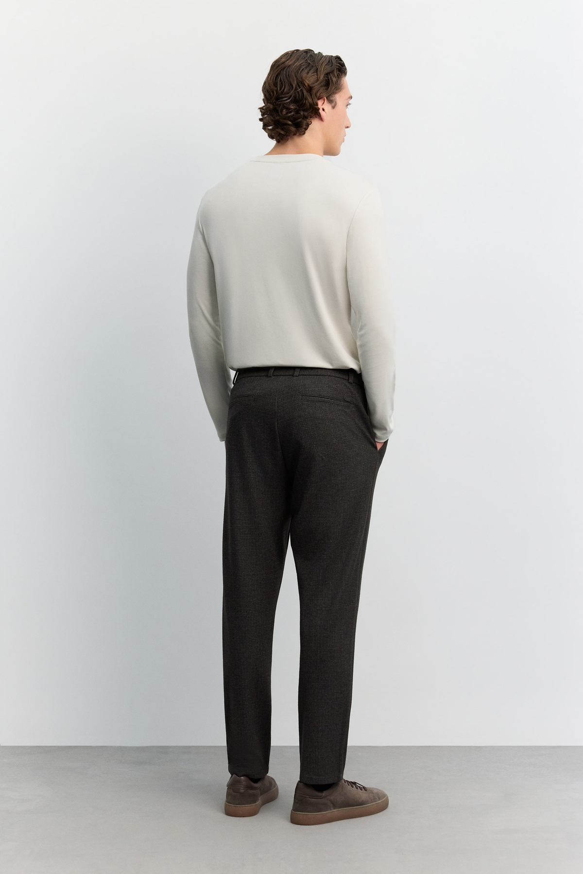 Kahve Ekose Arka Beli Lastikli Pili Detaylı Relaxed Fit Pantolon