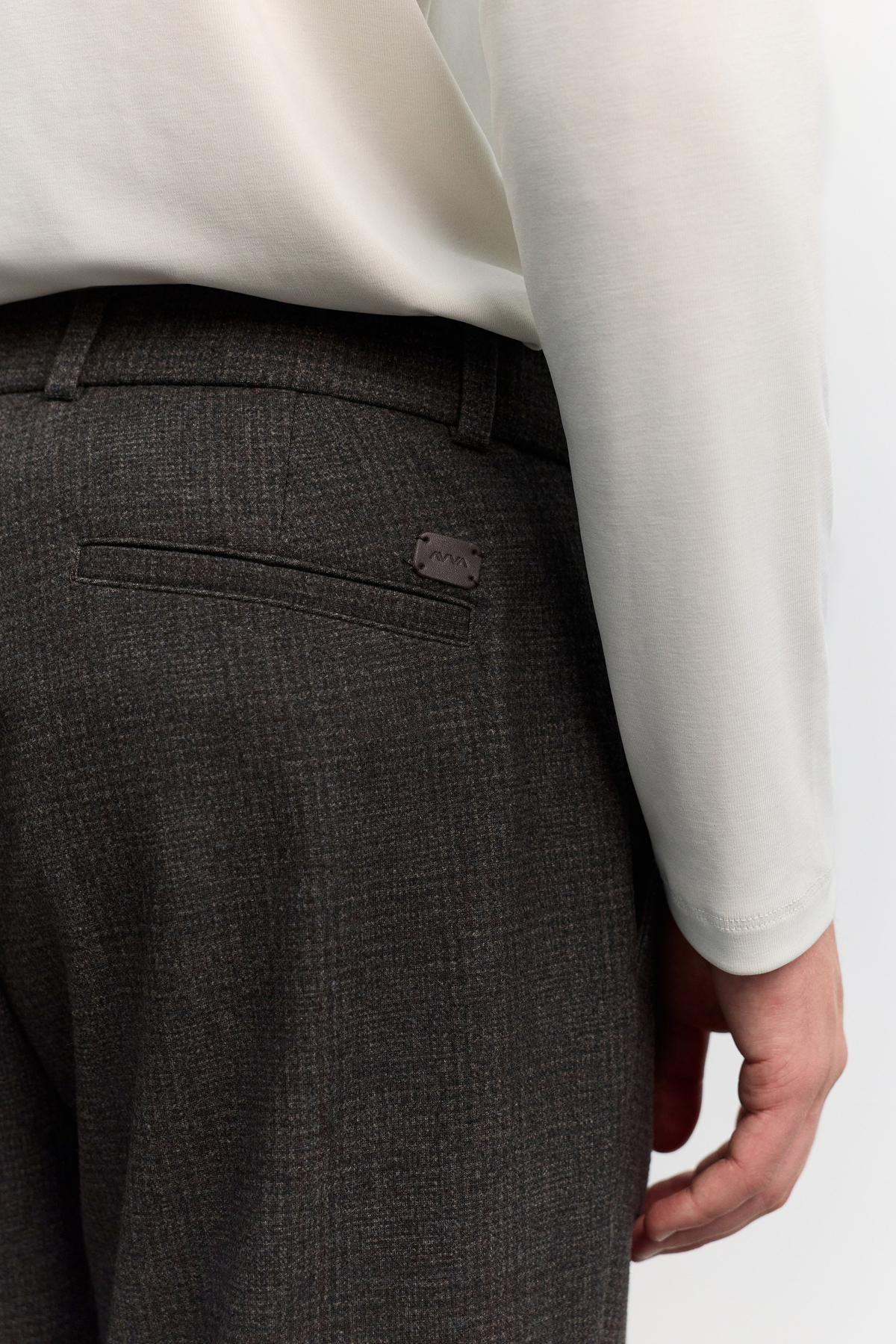 Kahve Ekose Arka Beli Lastikli Pili Detaylı Relaxed Fit Pantolon