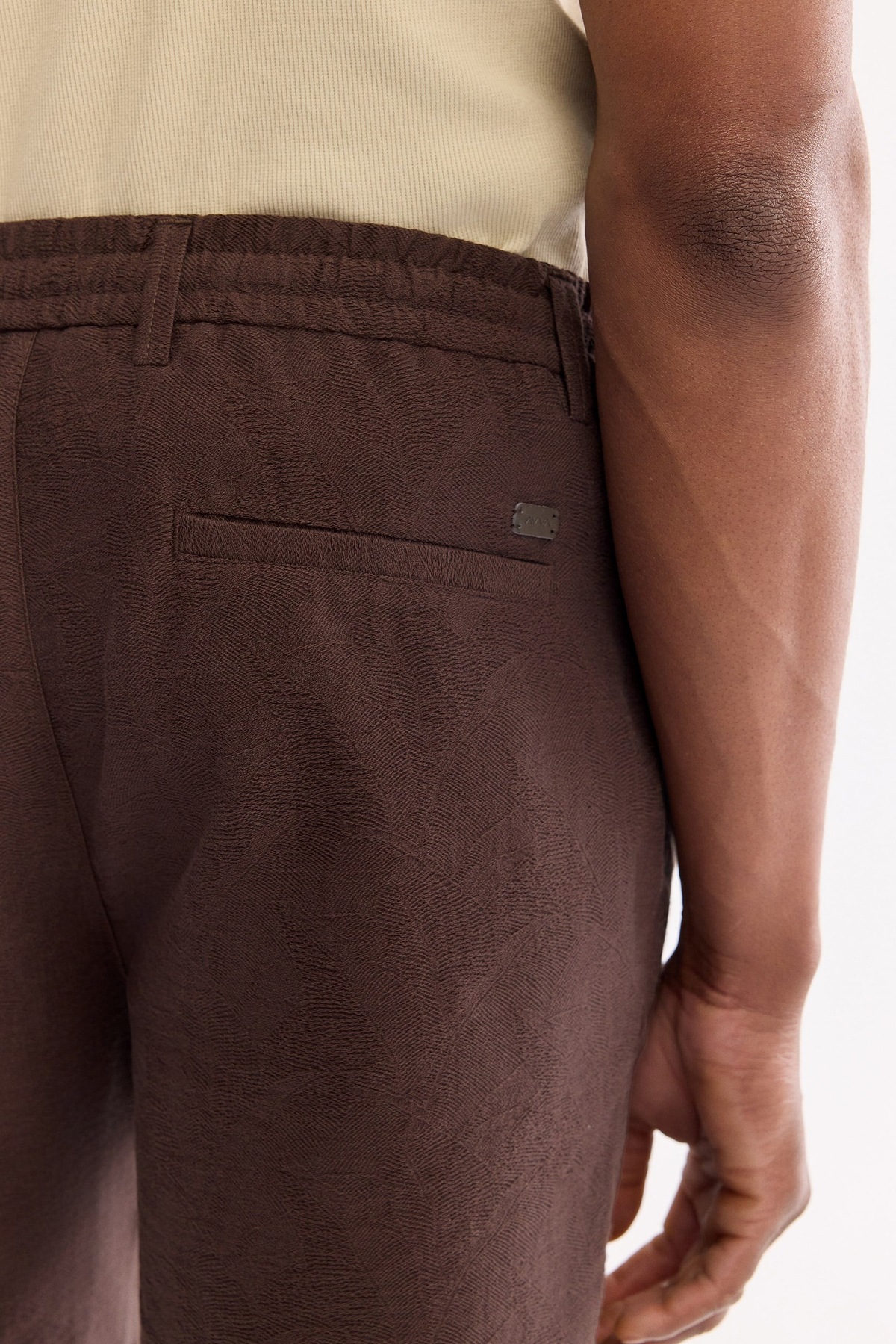 Kahve Pamuk Karışımlı Jakarlı Relaxed Fit Şort