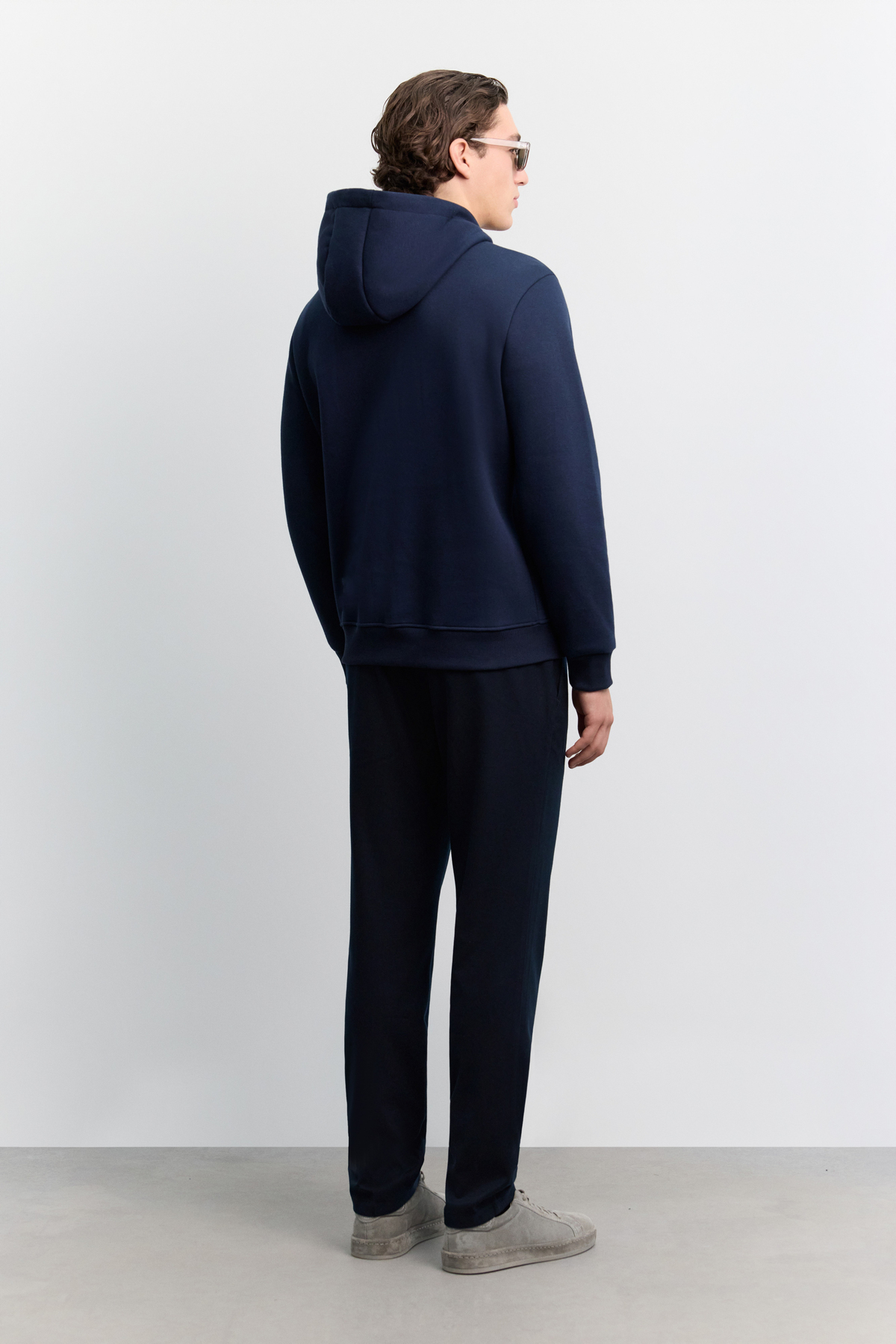 Lacivert Kapüşonlu Yaka Yandan Cepli Önü Logo Baskılı 3 İplik Şardonlu Sweatshirt