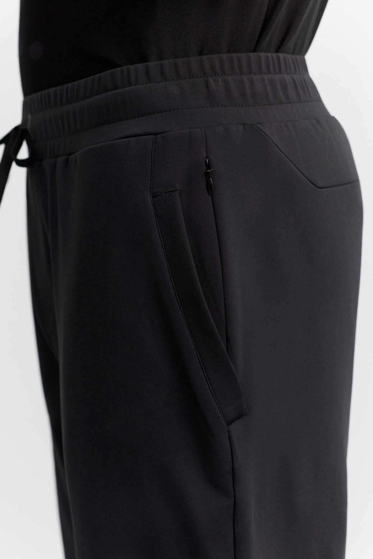 Siyah Beli Lastik Yan cepli Enjeksiyon Baskılı Paça Kesik Metraj Baskılı Teknik Jogger