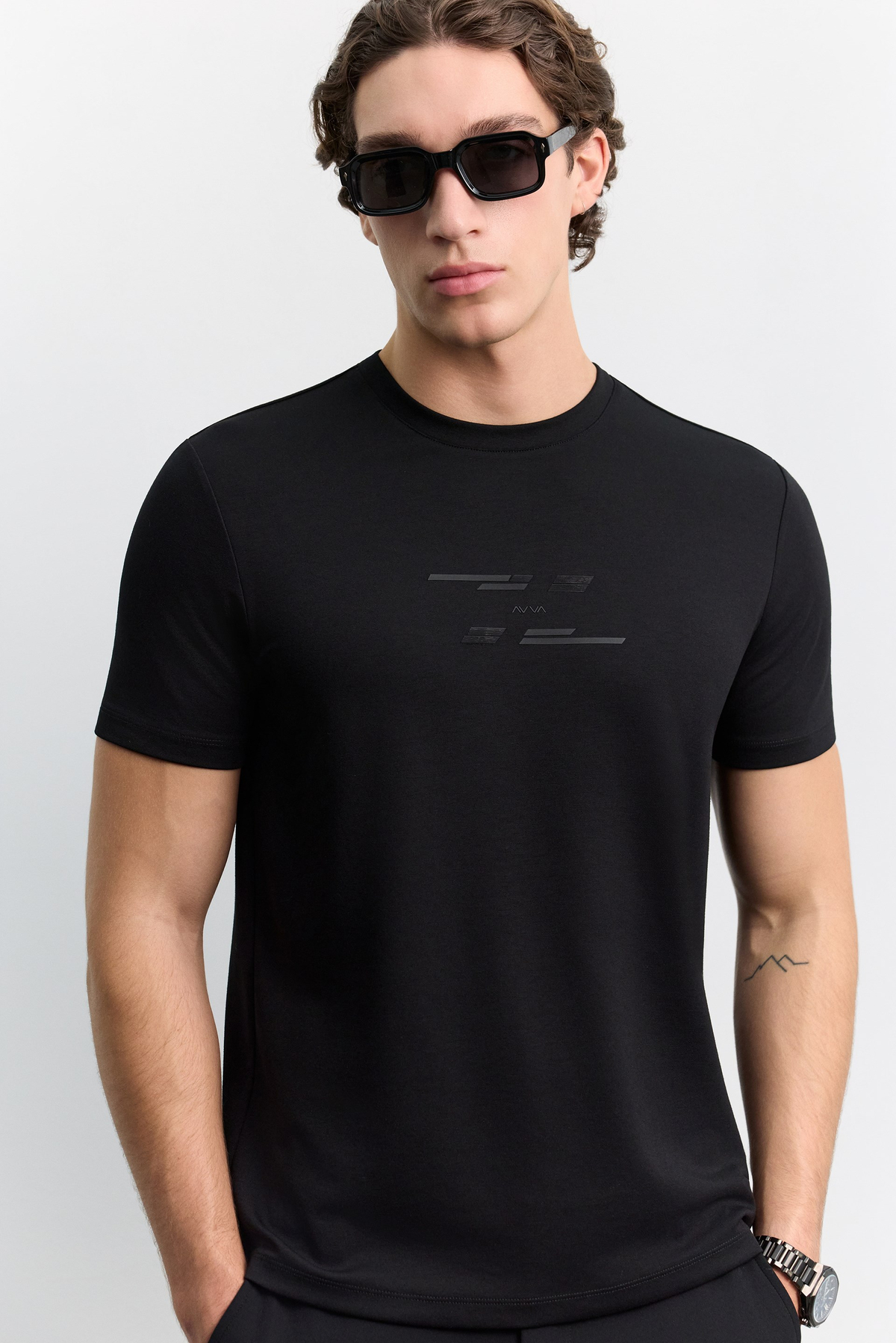 Siyah Bisiklet Yaka Baskılı Viskon Karışımlı Kolay Ütülenen T-Shirt
