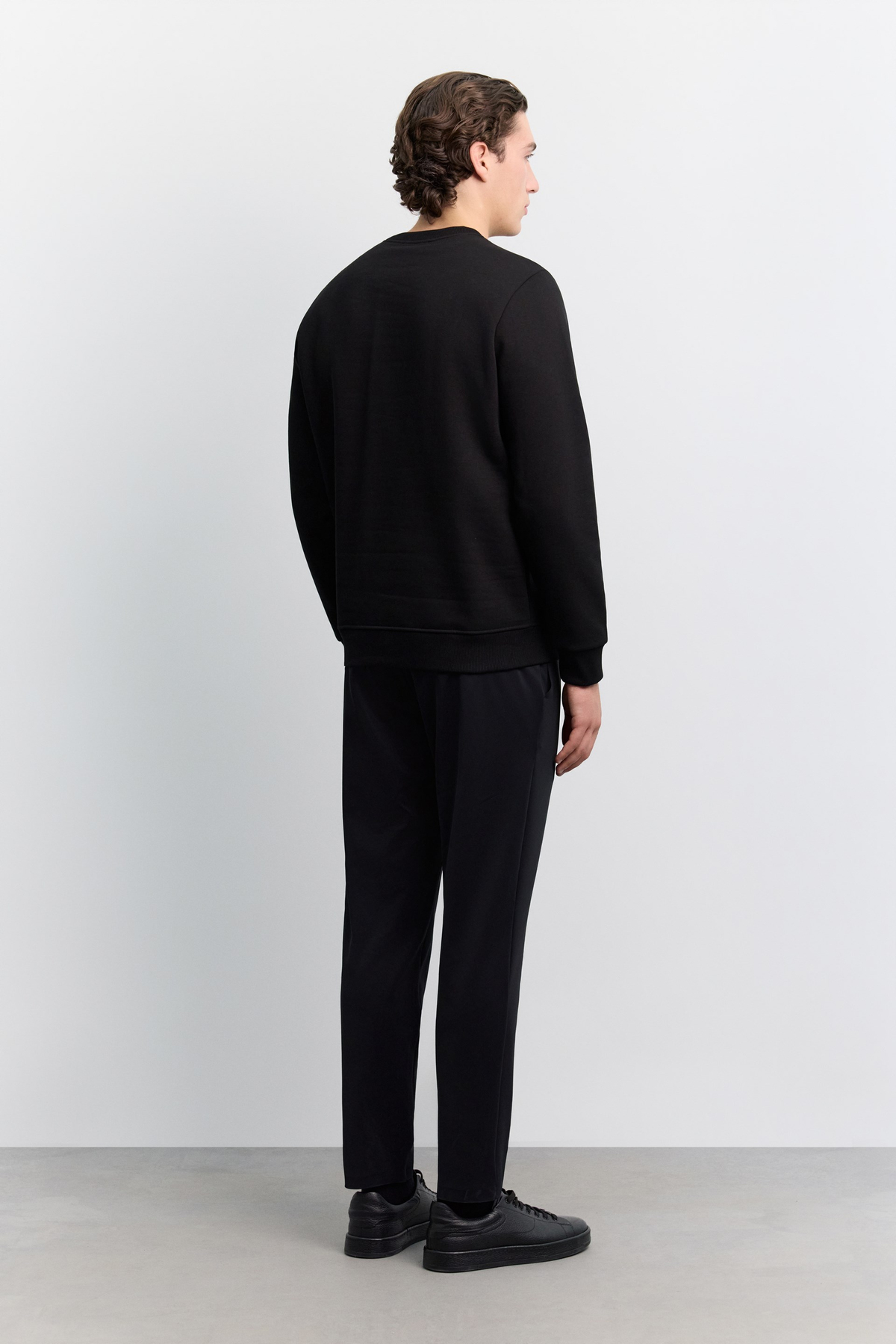Siyah Bisiklet Yaka Enjeksiyon Baskılı 3 İplik Şardonlu Sweatshirt