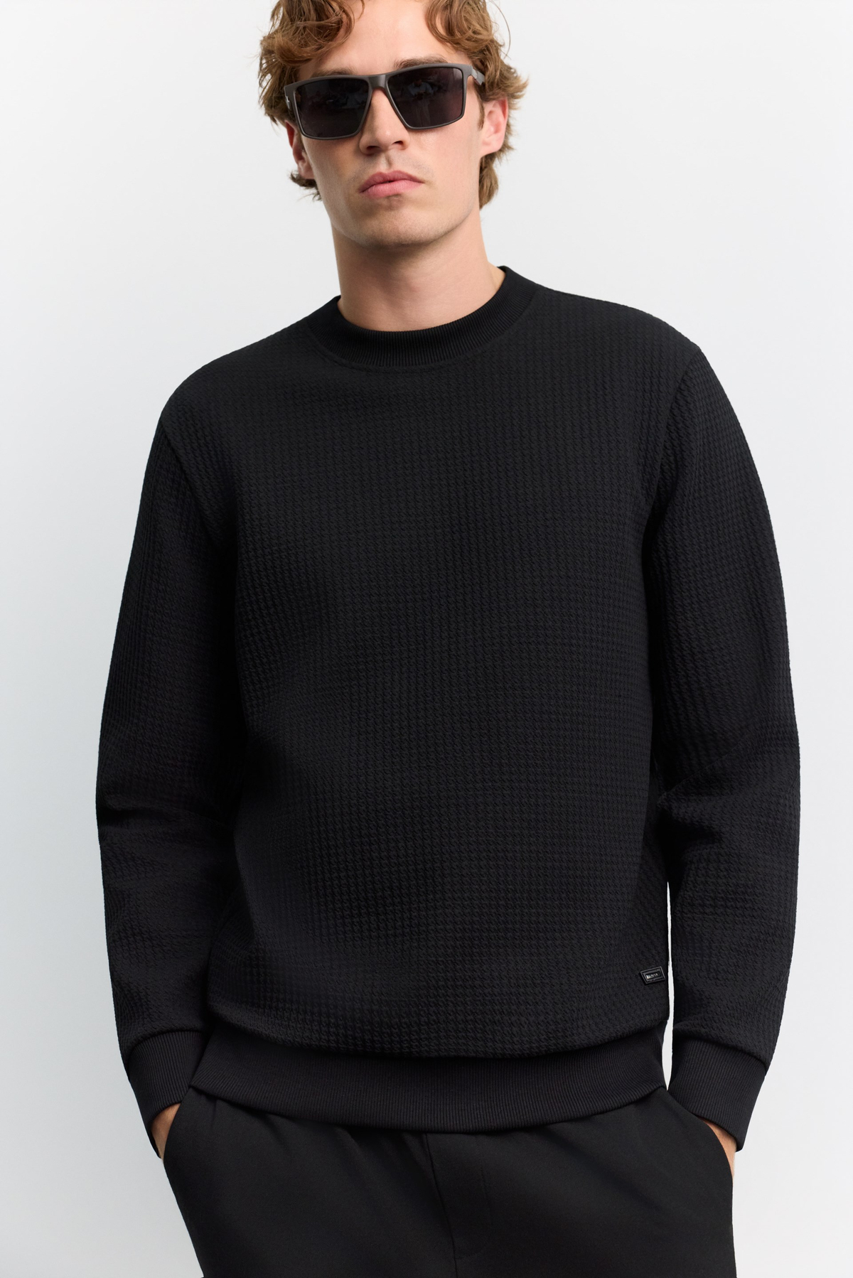 Siyah Bisiklet Yaka Jakarlı Sweatshirt