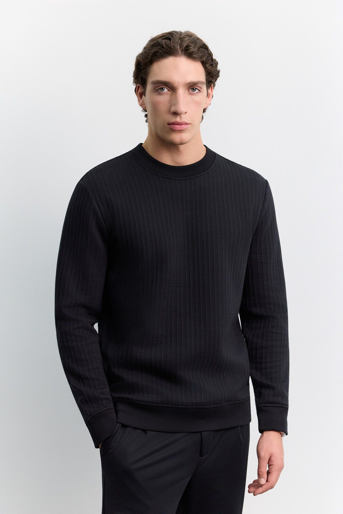 Siyah Bisiklet Yaka Jakarlı Sweatshirt