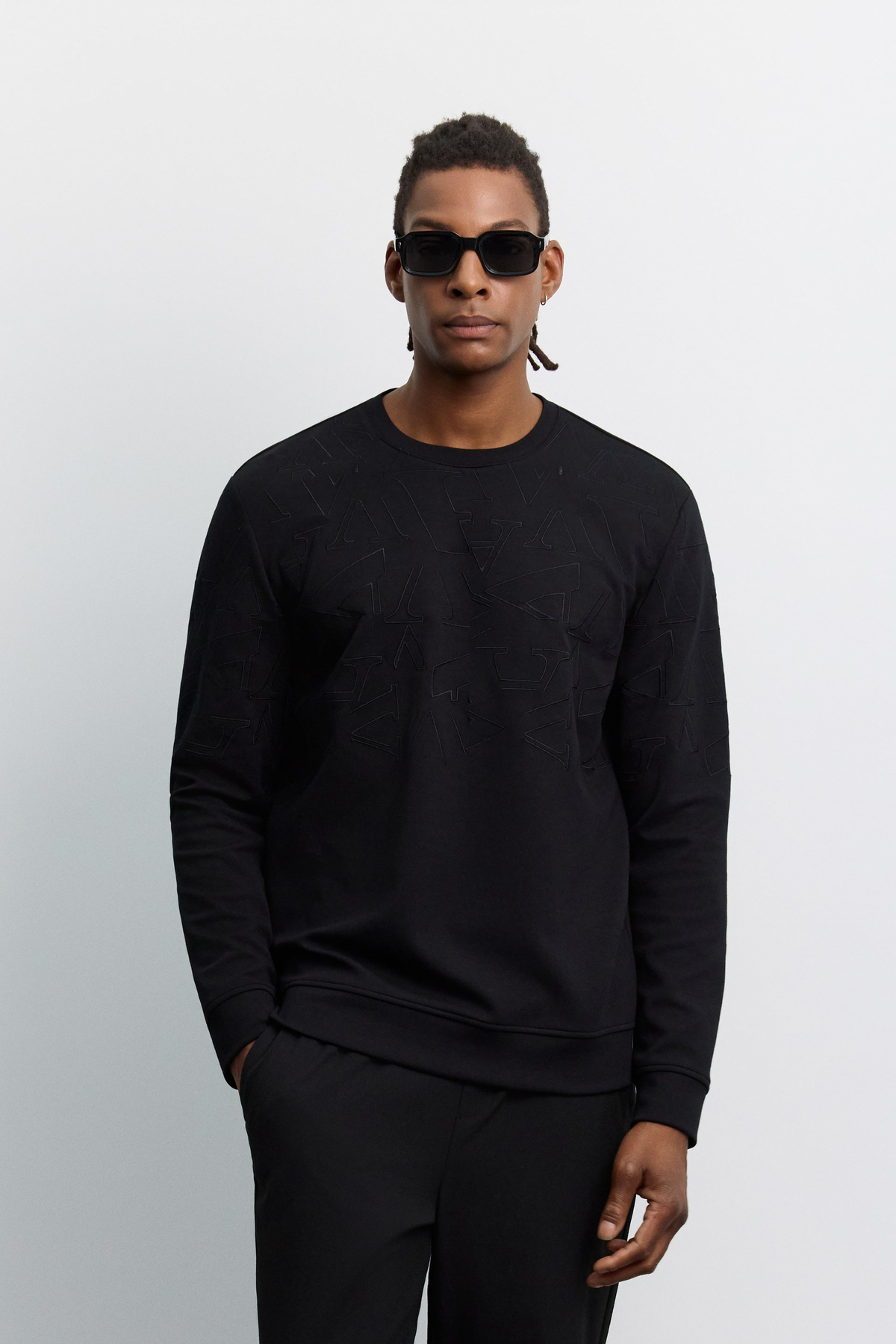 Siyah Bisiklet Yaka Nakışlı İnterlok Sweatshirt