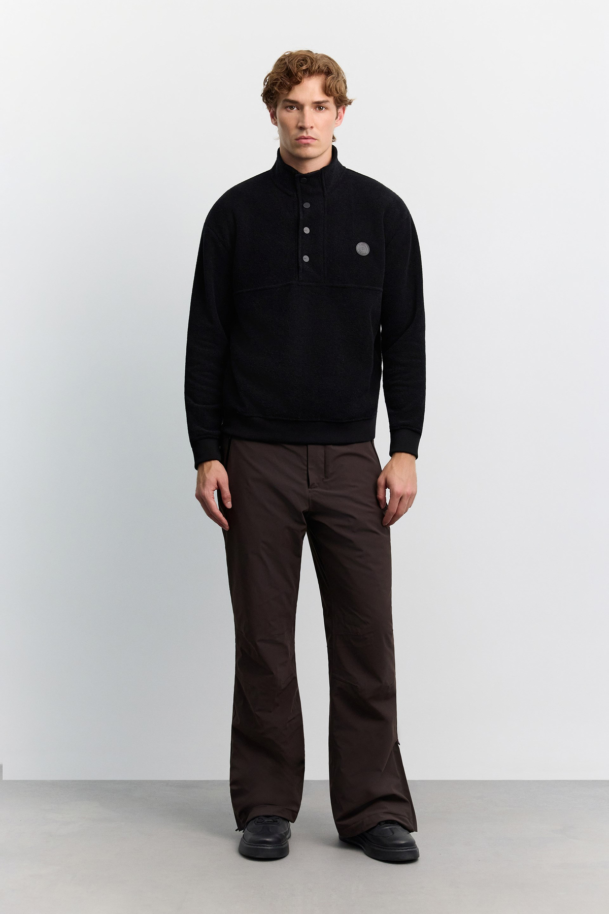 Siyah Dik Yaka Çıtçıtlı Polar Sweatshirt