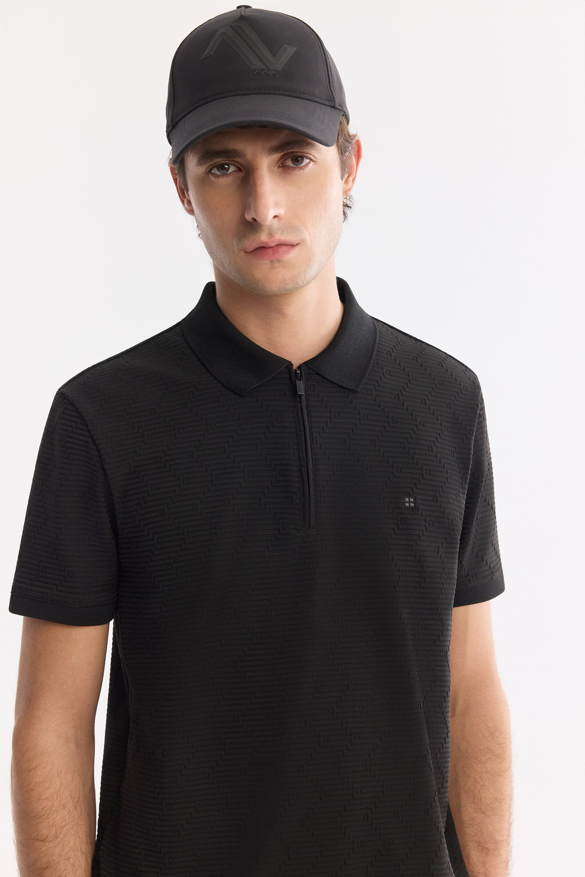Siyah Fermuarlı Polo Yaka Jakarlı T-Shirt