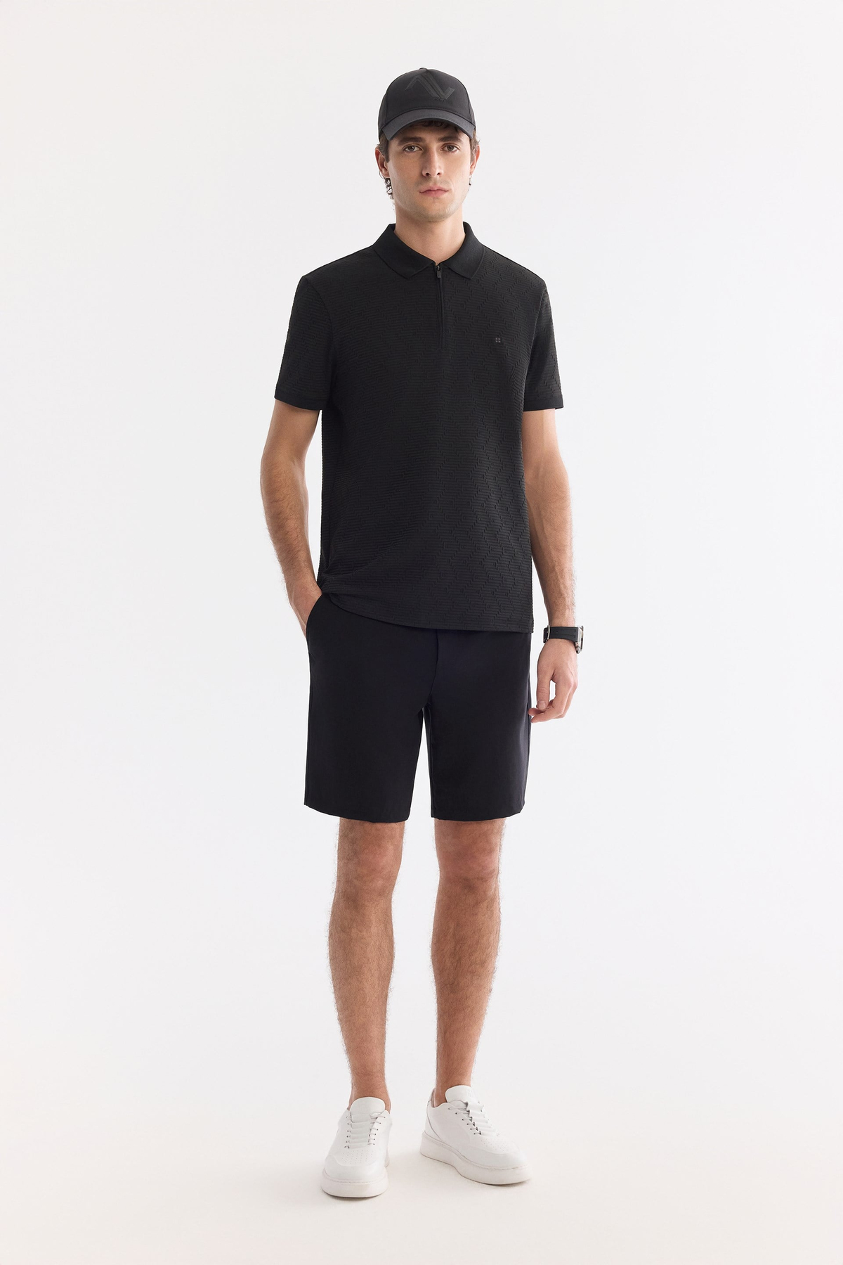 Siyah Fermuarlı Polo Yaka Jakarlı T-Shirt