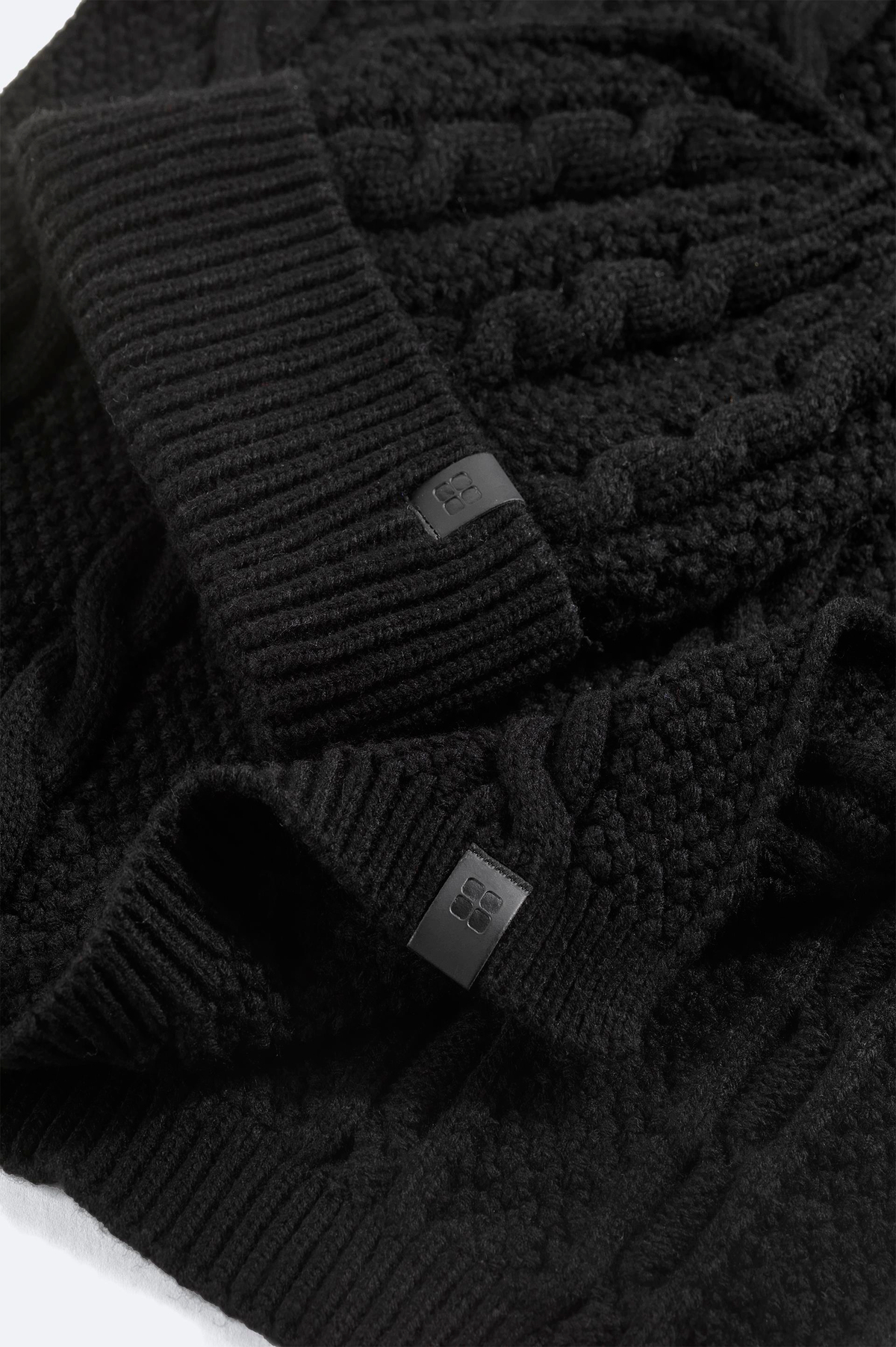 Black Jacquard Knit Scarf & Beanie Set