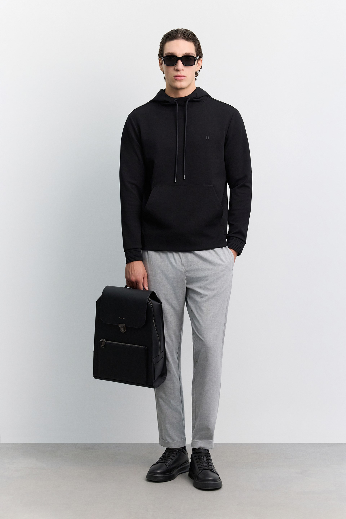 Siyah Kapüşonlu Kolay Ütülenebilir İnterlok Sweatshirt