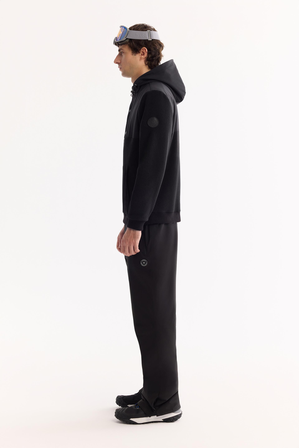 Siyah Kapüşonlu Yaka Çıtçıt Kapama Paraşüt Kumaş Kolda Logo ve Kanguru Cep Polar Sweatshirt
