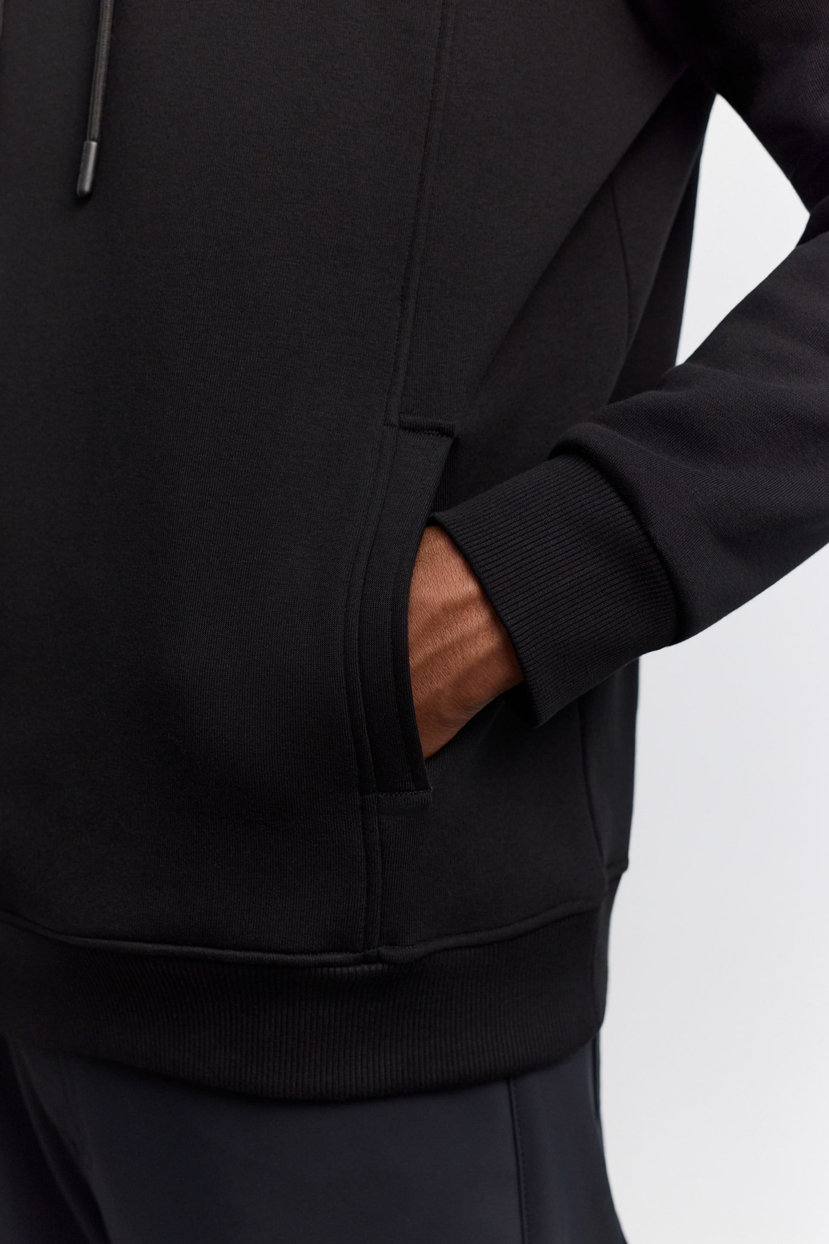 Siyah Kapüşonlu Yaka Yandan Cepli Önü Logo Baskılı 3 İplik Şardonlu Sweatshirt