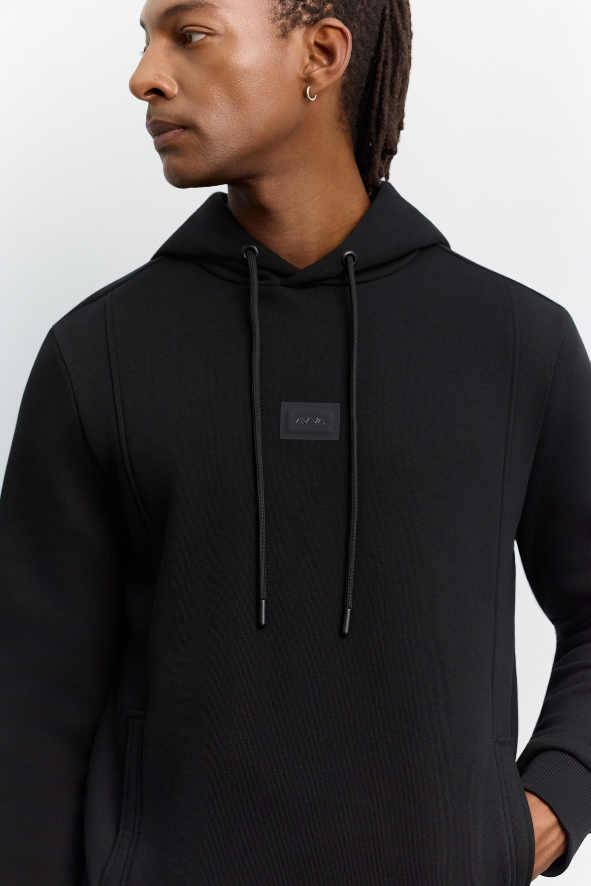 Siyah Kapüşonlu Yaka Yandan Cepli Önü Logo Baskılı 3 İplik Şardonlu Sweatshirt
