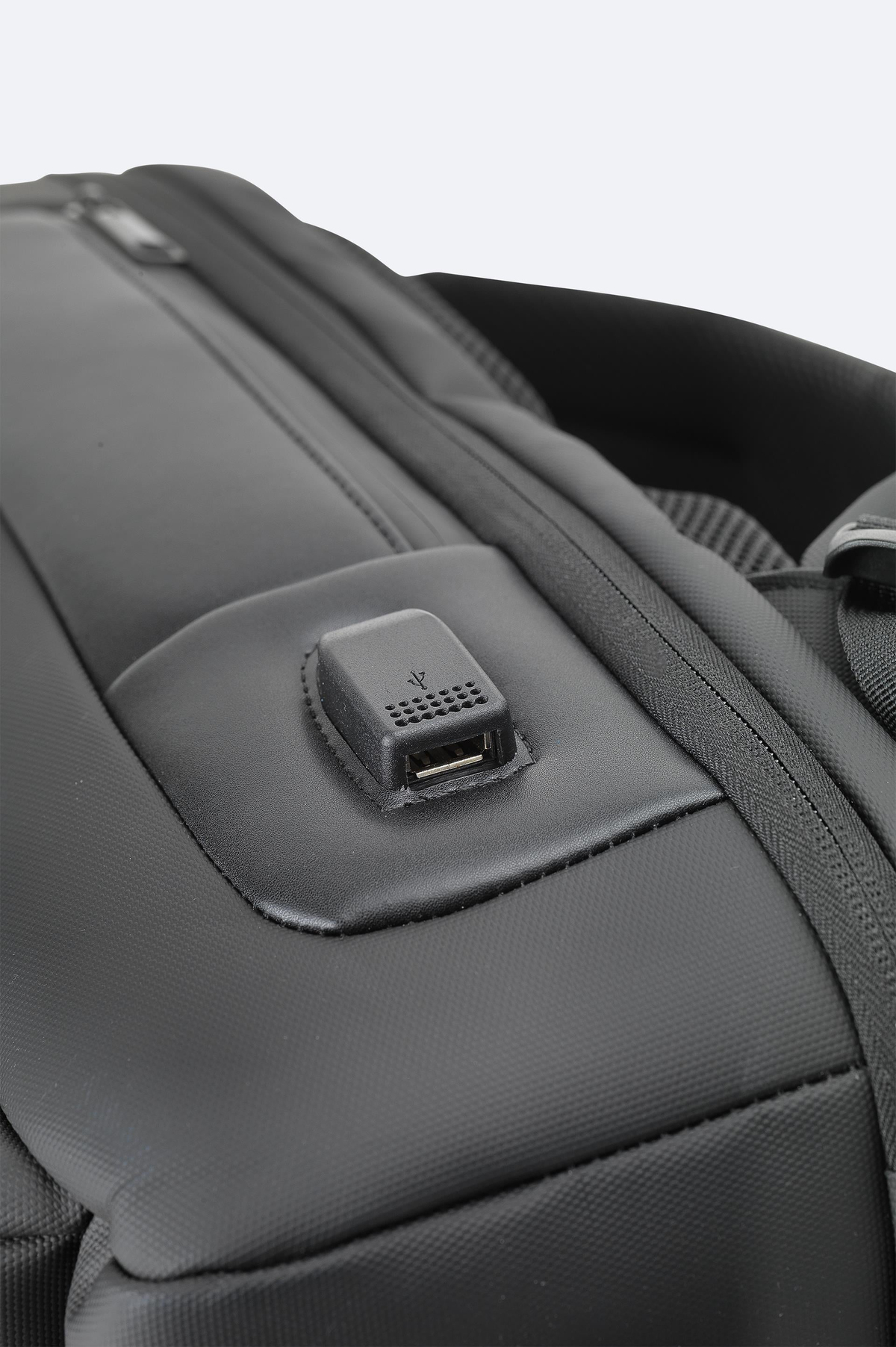 Siyah Usb Kablo Giriş Ve Kilit Sistemli Sırt Çantası