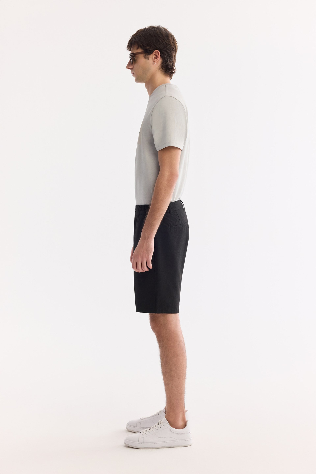 Siyah Yanı Lastikli Gofreli Relaxed Fit Chino Şort