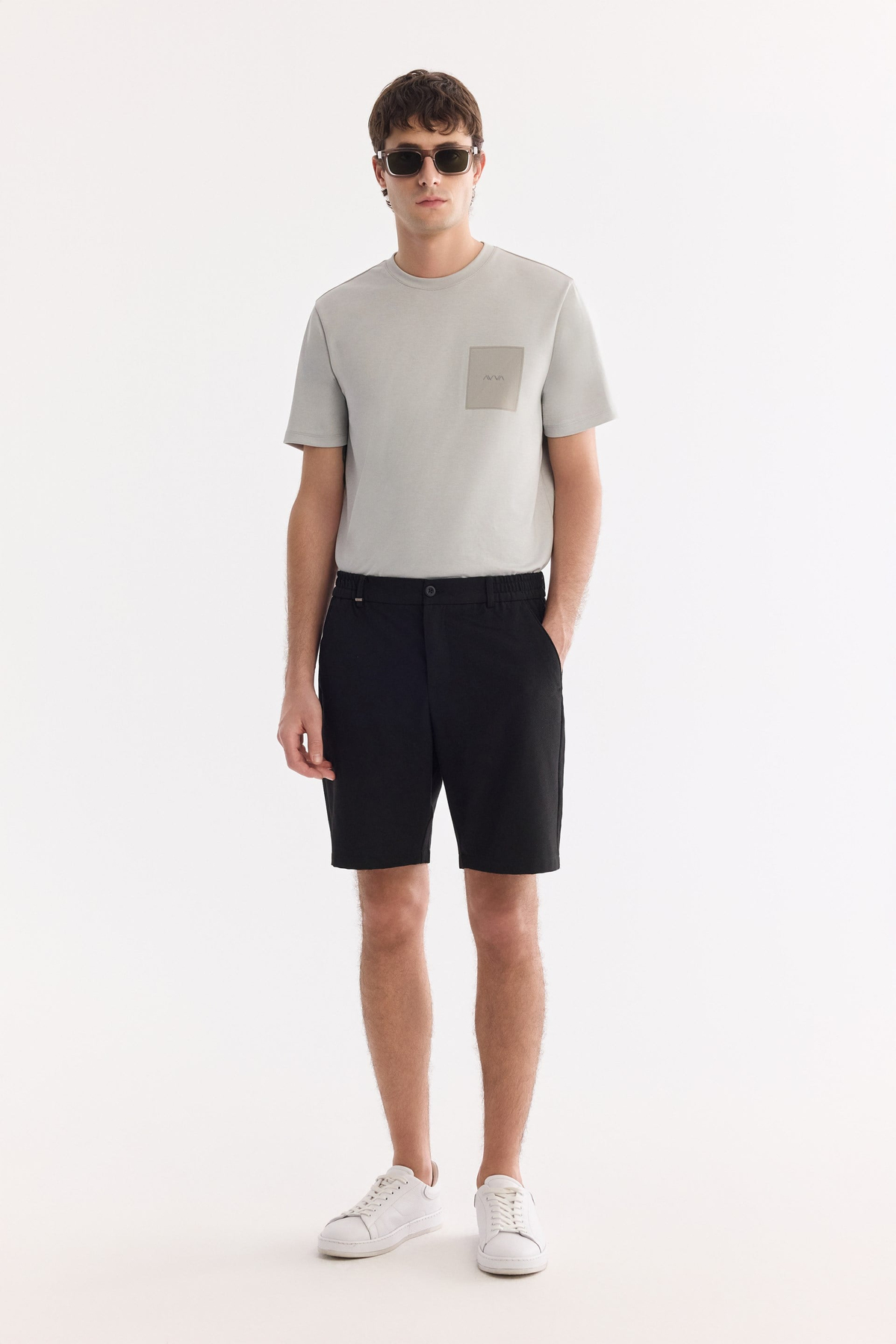 Siyah Yanı Lastikli Gofreli Relaxed Fit Chino Şort