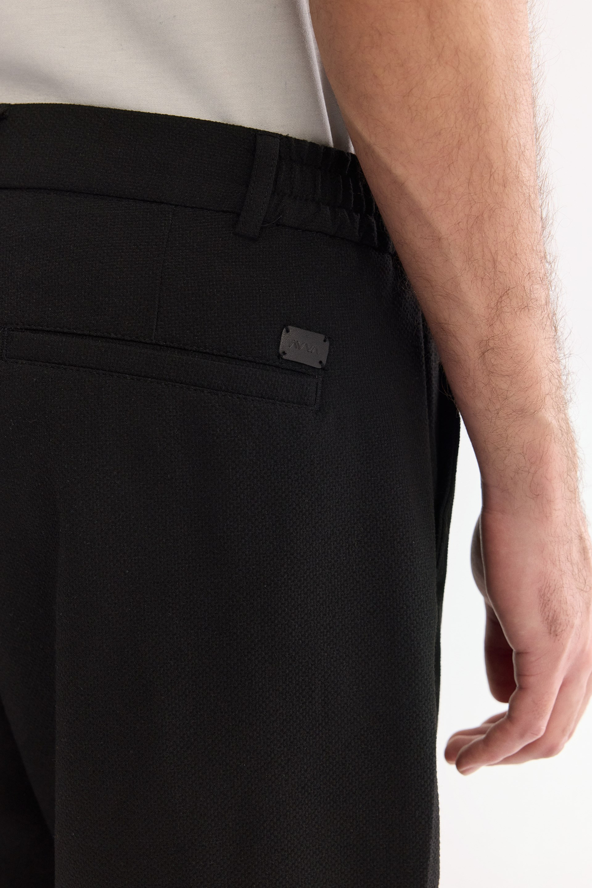 Siyah Yanı Lastikli Gofreli Relaxed Fit Chino Şort