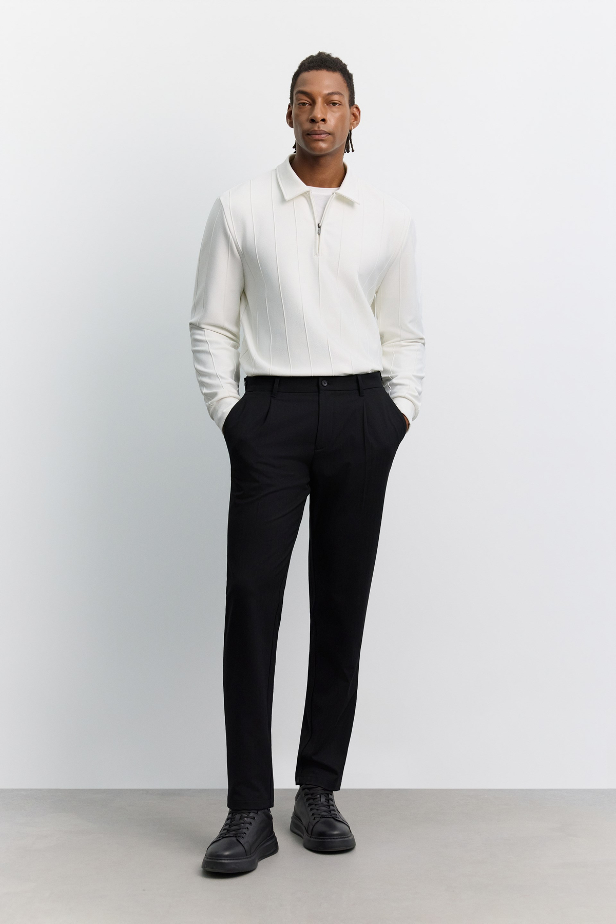 Siyah Yün Karışımlı Yanı Düğmeli Pili Detaylı Slim Fit Pantolon