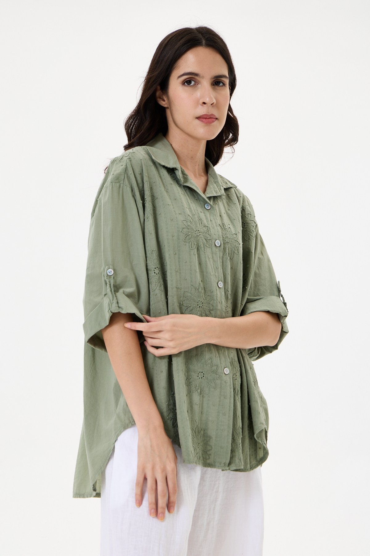 Kadın İtalyan Çiçek Nakışlı Fistolu Oversize Poplin Gömlek 40 - 46 Beden