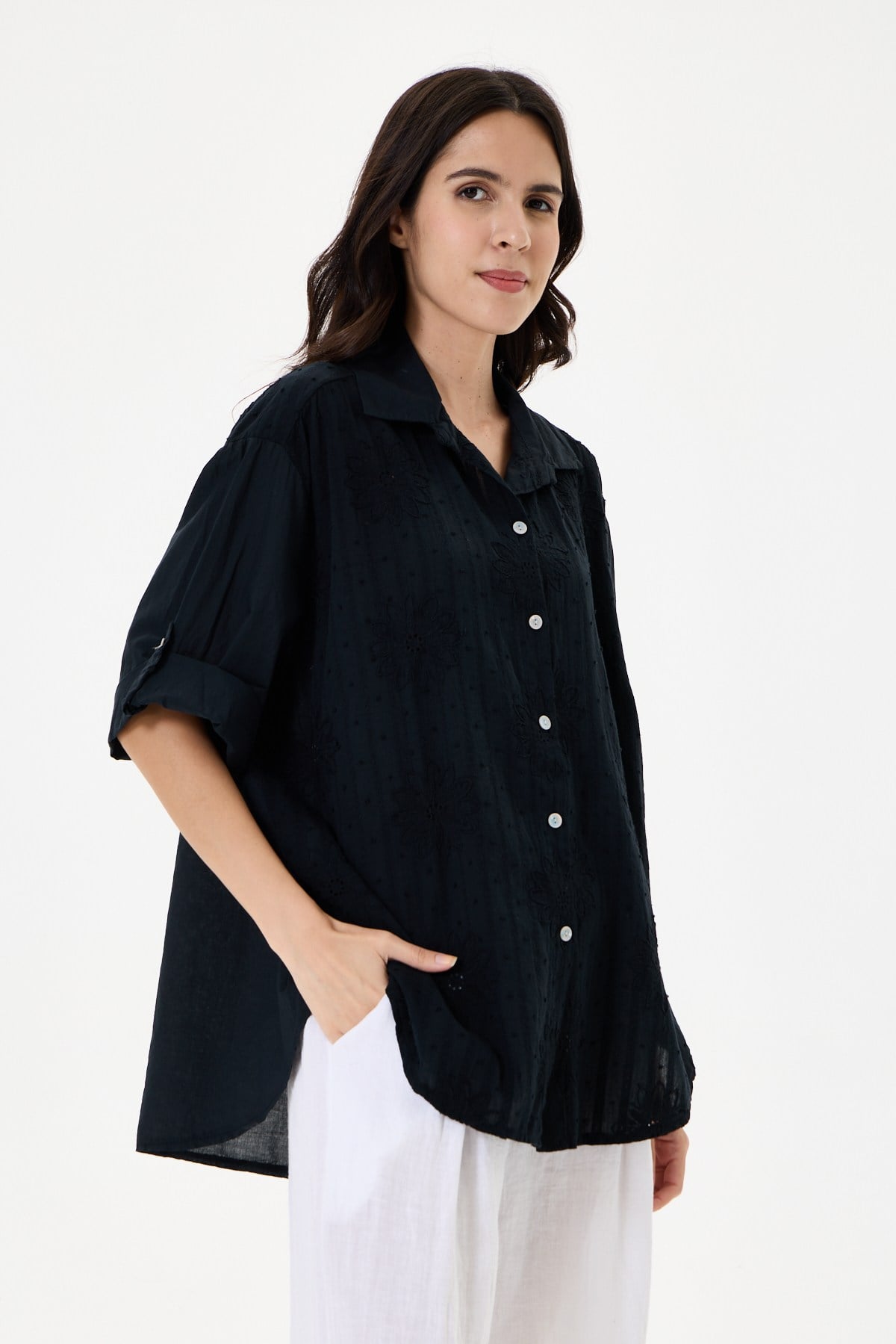 Kadın İtalyan Çiçek Nakışlı Fistolu Oversize Poplin Gömlek 40 - 46 Beden