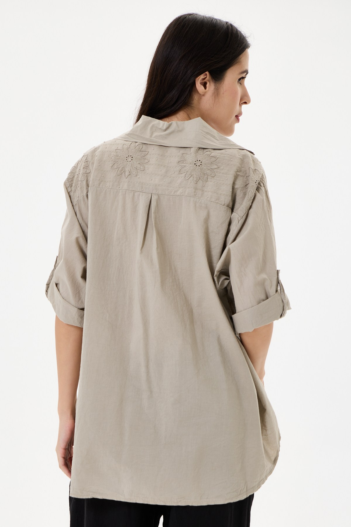 Kadın İtalyan Çiçek Nakışlı Fistolu Oversize Poplin Gömlek 40 - 46 Beden