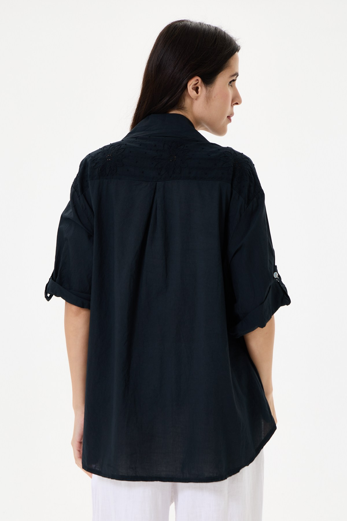 Kadın İtalyan Çiçek Nakışlı Fistolu Oversize Poplin Gömlek 40 - 46 Beden