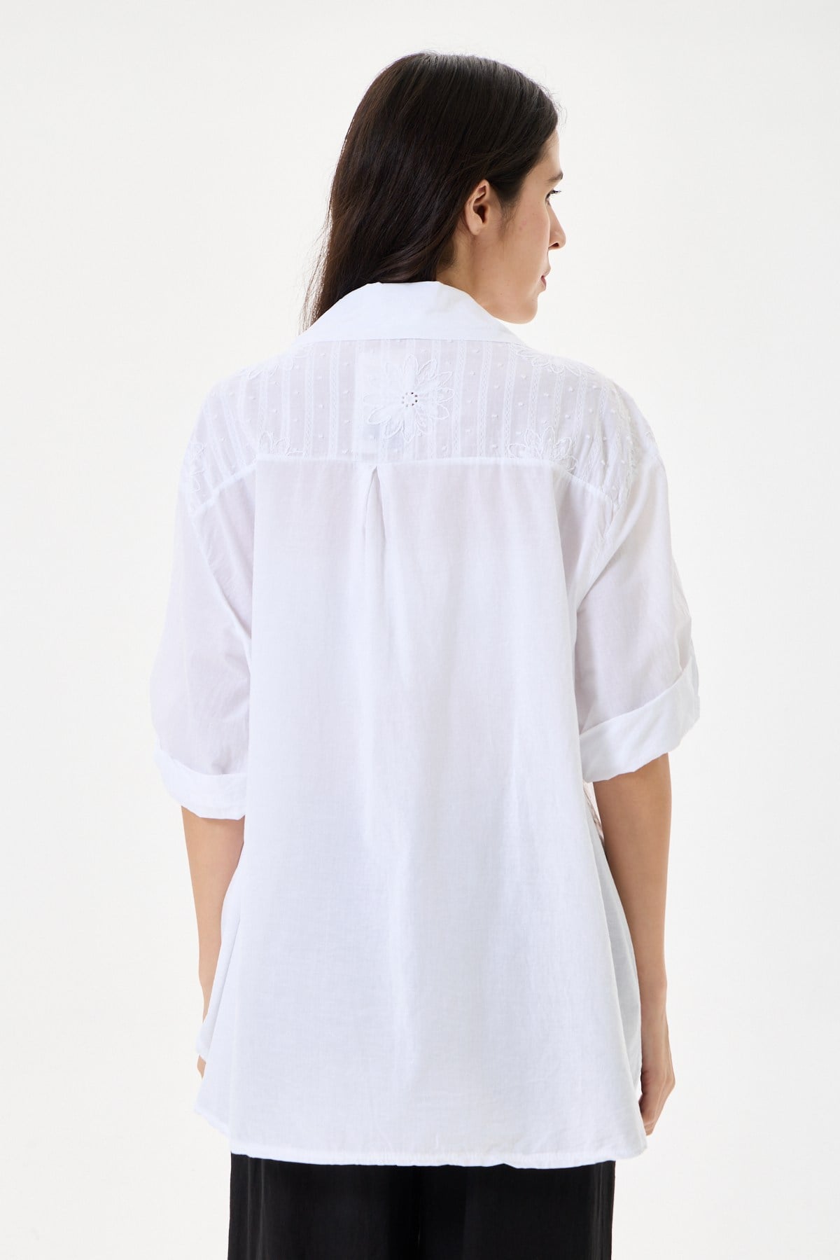 Kadın İtalyan Çiçek Nakışlı Fistolu Oversize Poplin Gömlek 40 - 46 Beden