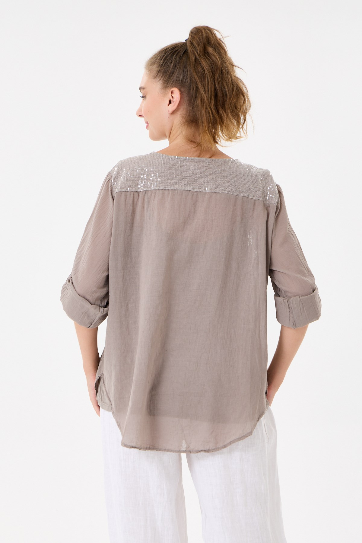 İtalyan Çiçek Nakışlı Dantelli Sırtı Payetli Astarlı Oversize Bluz 40 - 44 Beden