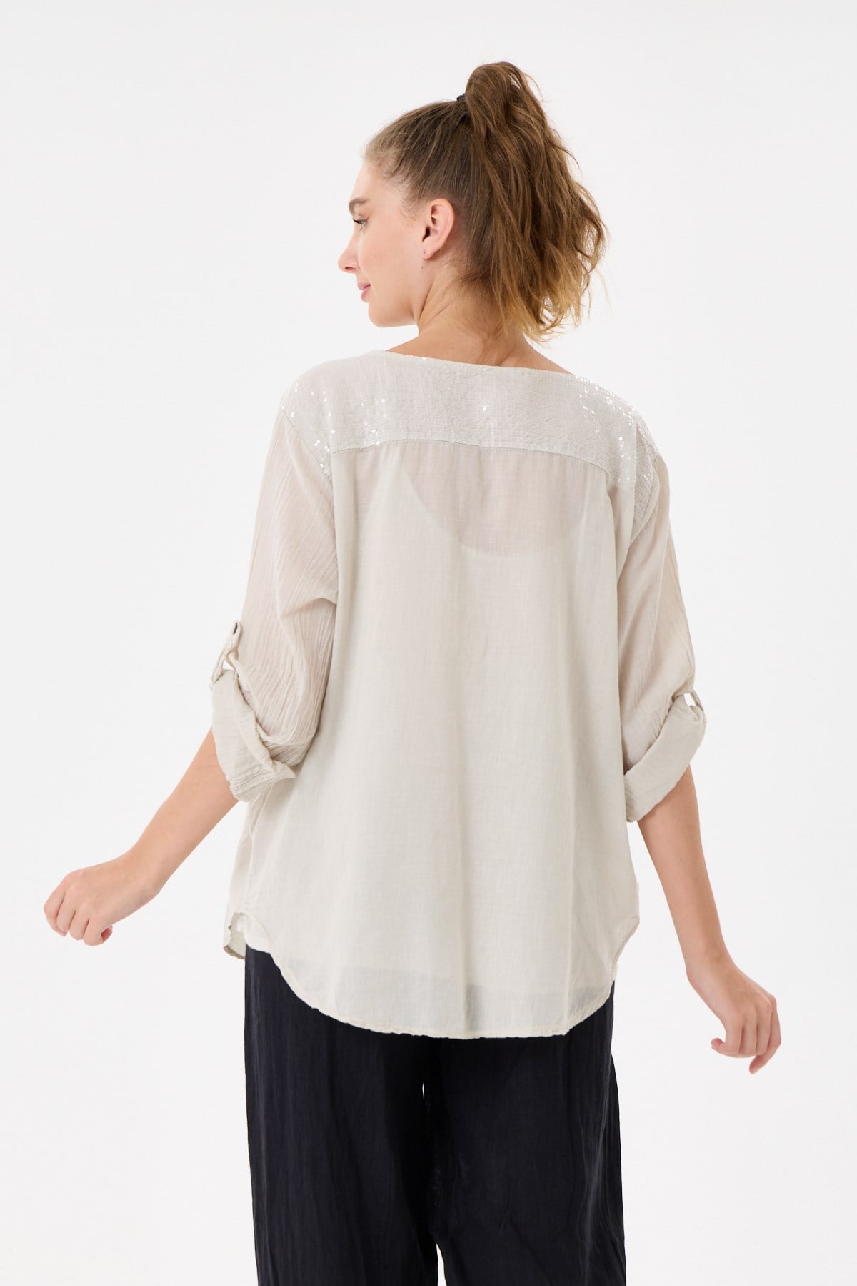 İtalyan Çiçek Nakışlı Dantelli Sırtı Payetli Astarlı Oversize Bluz 40 - 44 Beden