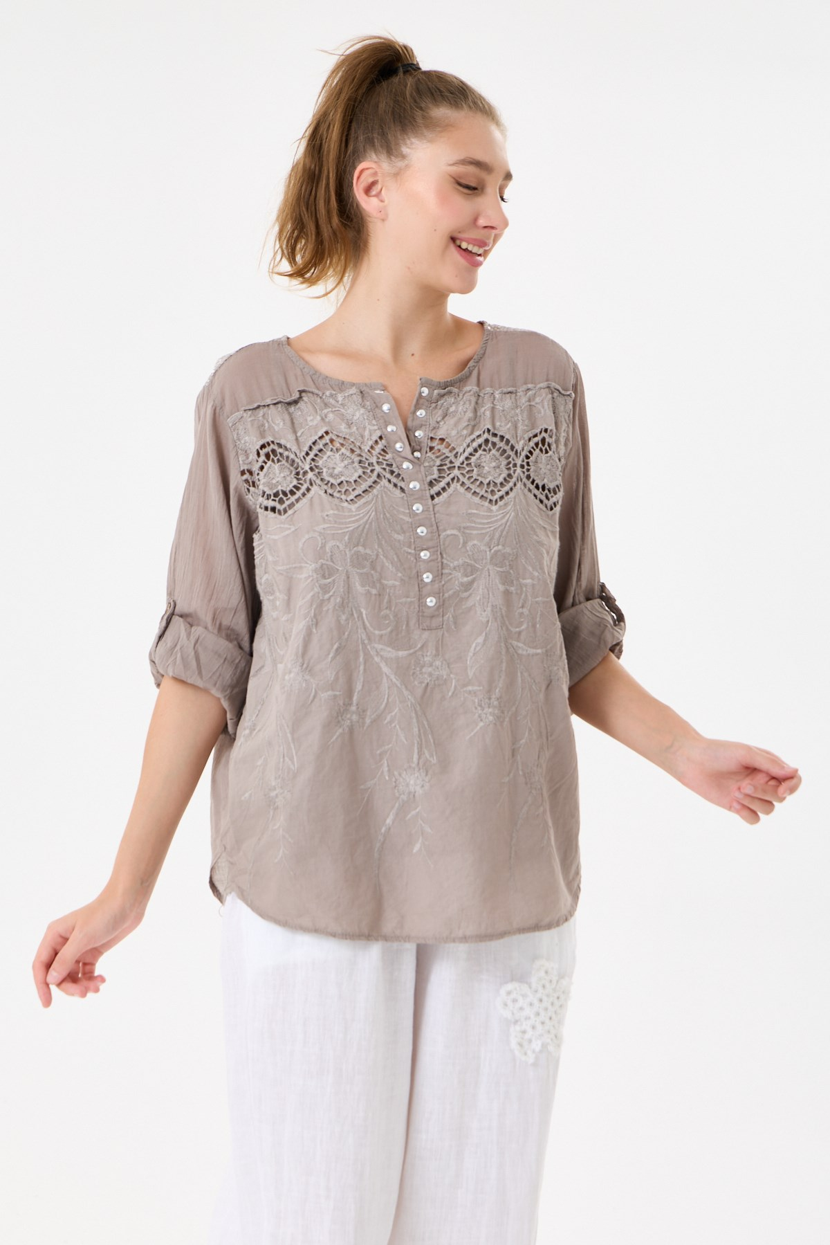 İtalyan Çiçek Nakışlı Dantelli Sırtı Payetli Astarlı Oversize Bluz 40 - 44 Beden