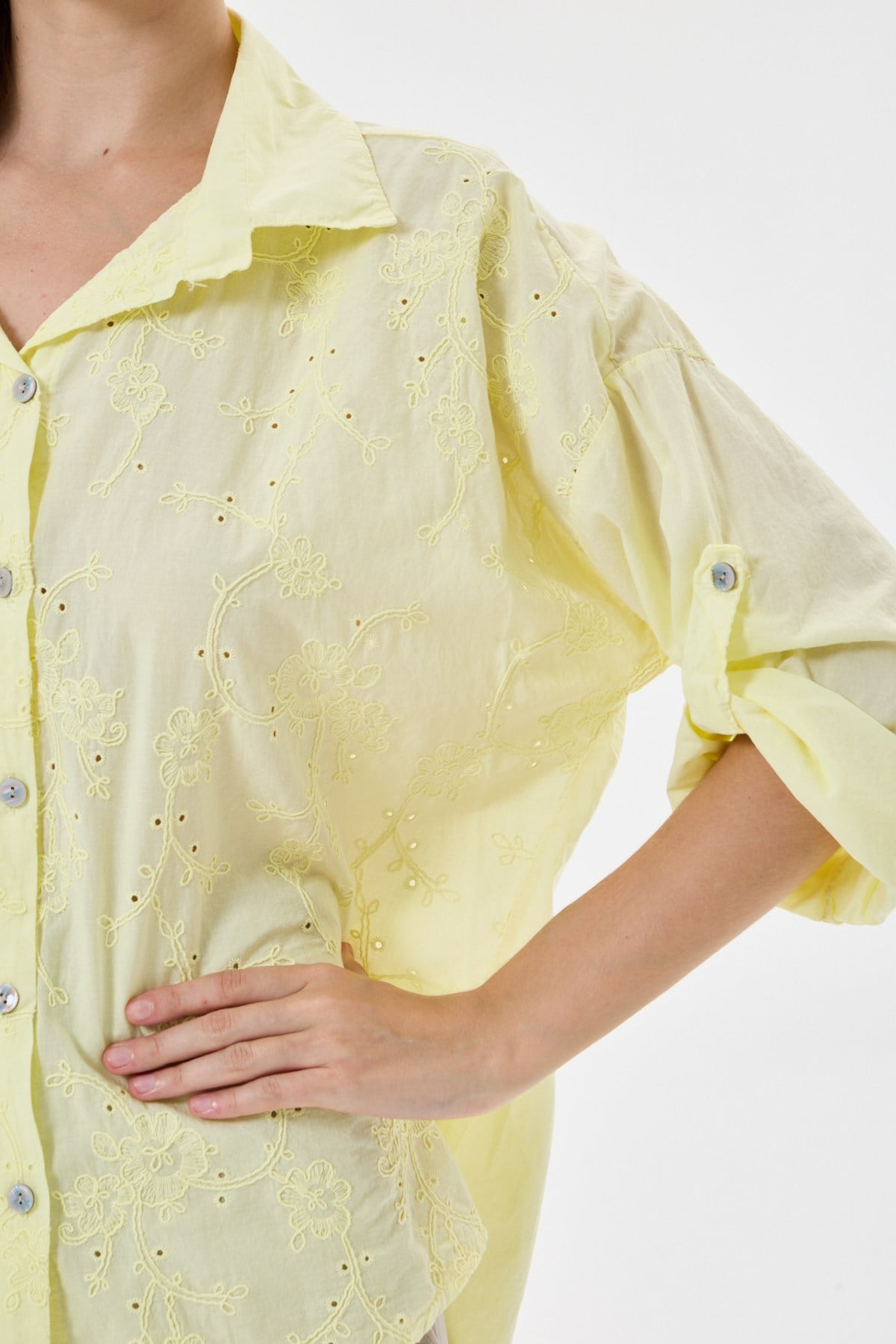 Kadın İtalyan Çiçek Nakışlı Fistolu Katlanır Uzun Kollu Oversize Poplin Gömlek 40 - 44 Beden
