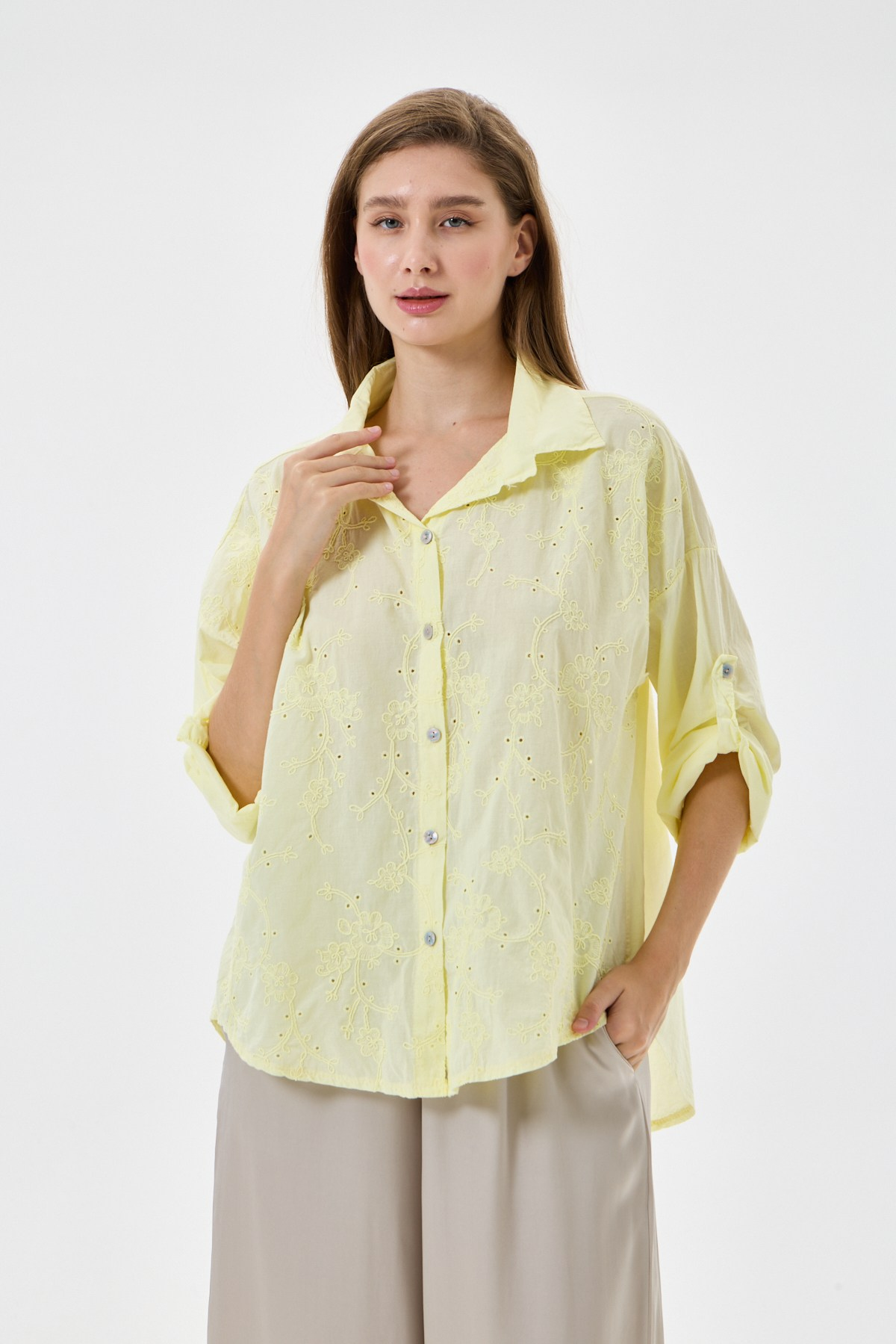 Kadın İtalyan Çiçek Nakışlı Fistolu Katlanır Uzun Kollu Oversize Poplin Gömlek 40 - 44 Beden