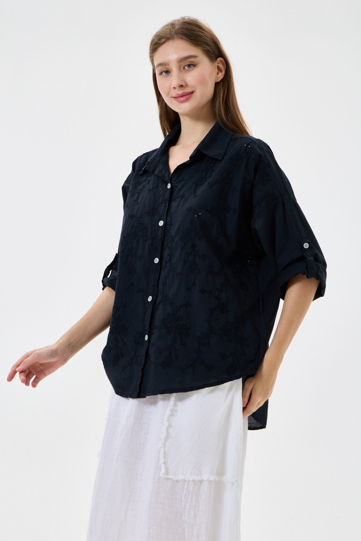 Kadın İtalyan Çiçek Nakışlı Fistolu Katlanır Uzun Kollu Oversize Poplin Gömlek 40 - 44 Beden