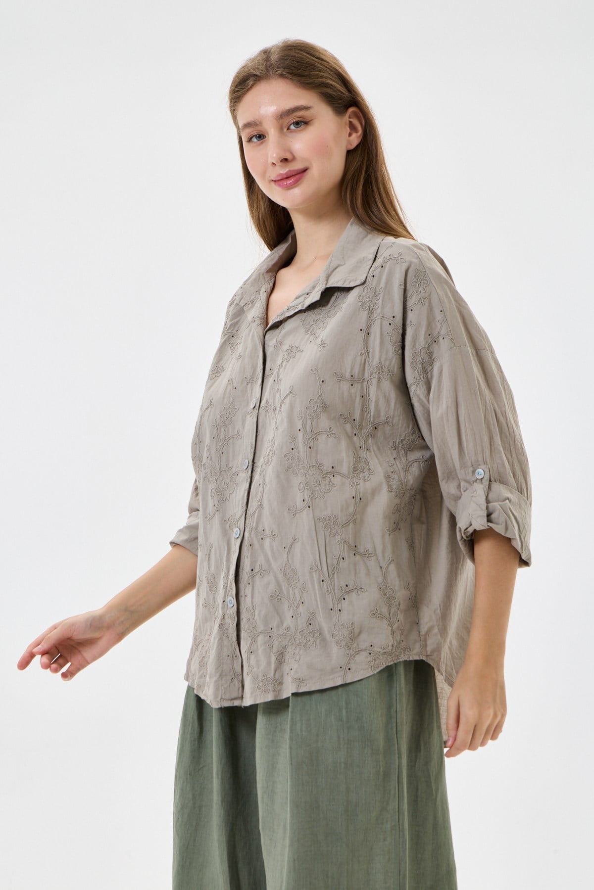 Kadın İtalyan Çiçek Nakışlı Fistolu Katlanır Uzun Kollu Oversize Poplin Gömlek 40 - 44 Beden