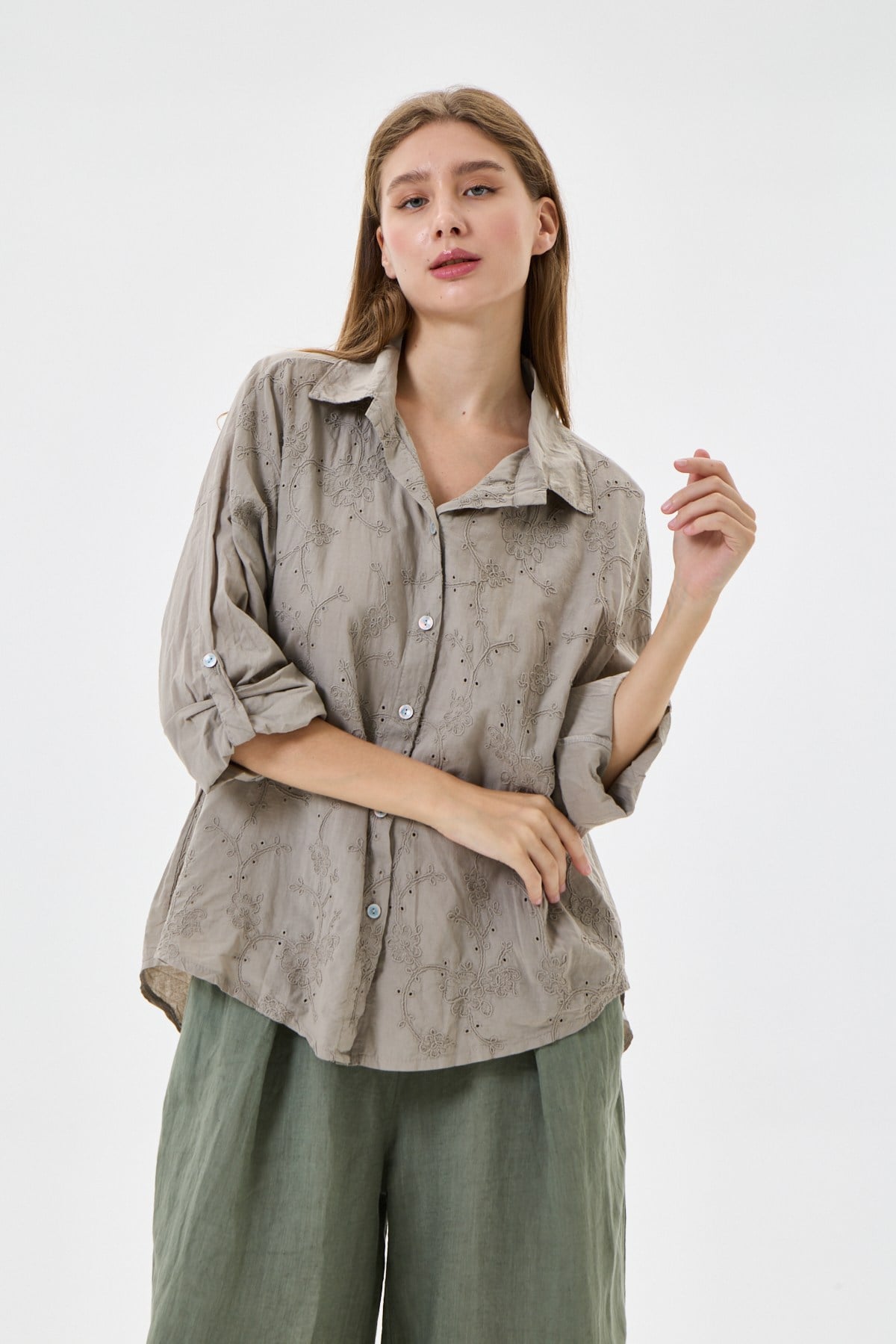 Kadın İtalyan Çiçek Nakışlı Fistolu Katlanır Uzun Kollu Oversize Poplin Gömlek 40 - 44 Beden