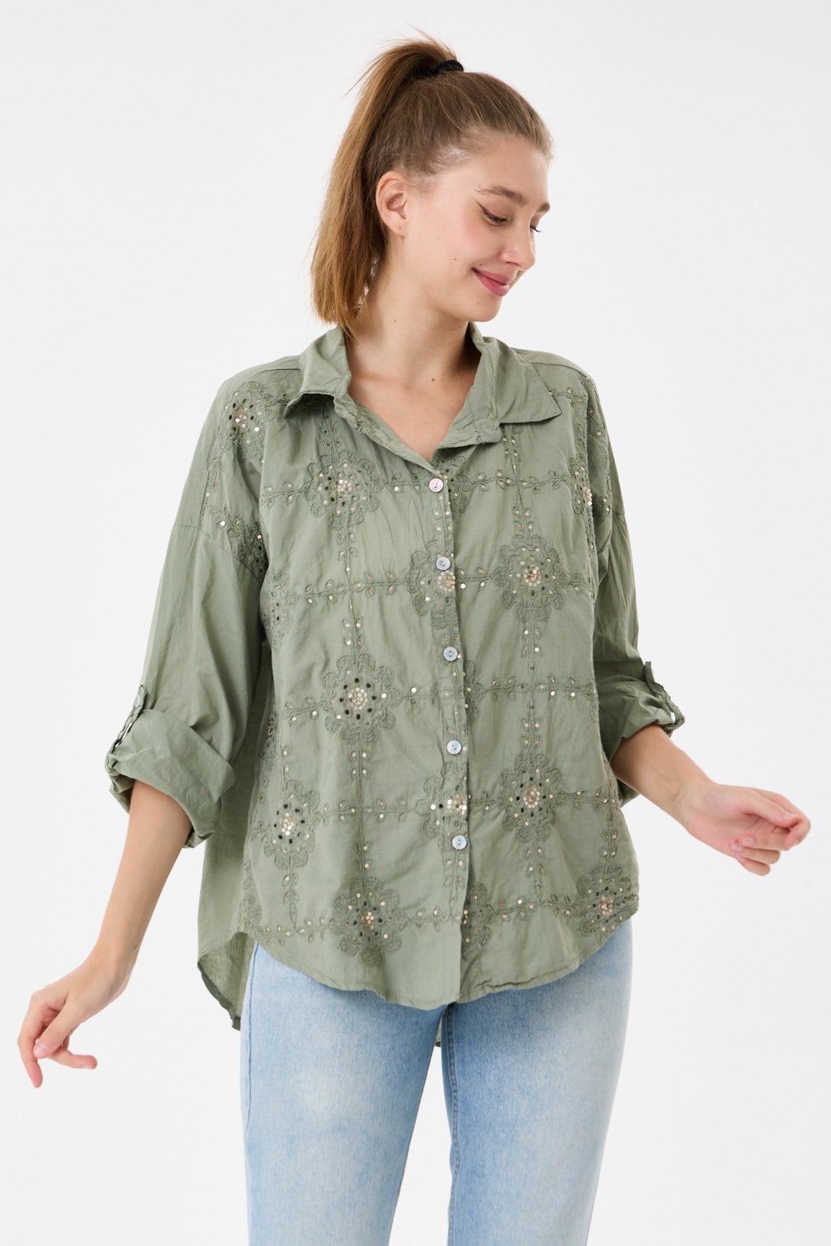 Kadın İtalyan Çiçek Nakışlı Pullu Katlanır Uzun Kollu Oversize Gömlek 40 - 44 Beden