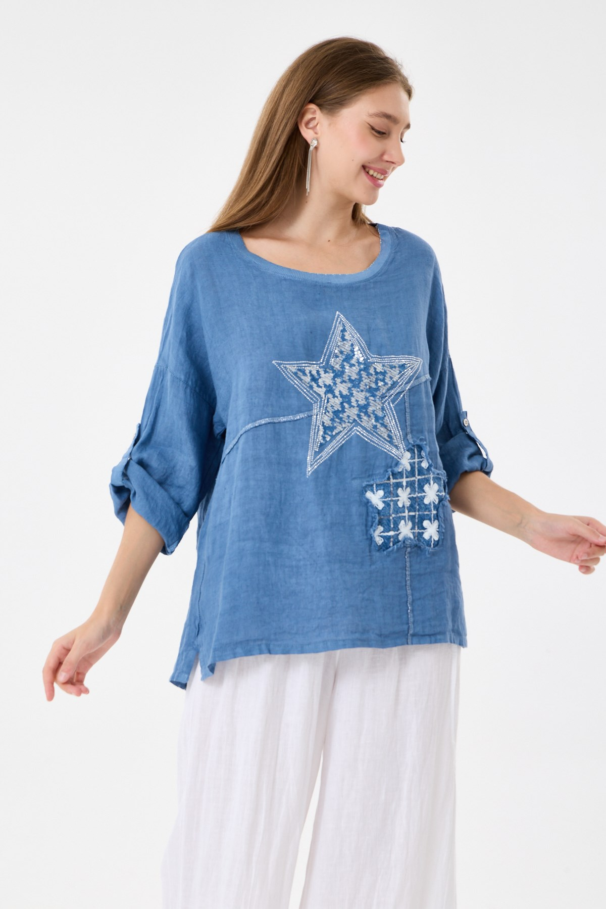 İtalyan %100 Keten Yıldız ve Çiçek Desen Yamalı Katlanır Kollu Oversize Keten Bluz 38 - 44 Beden - Mavi