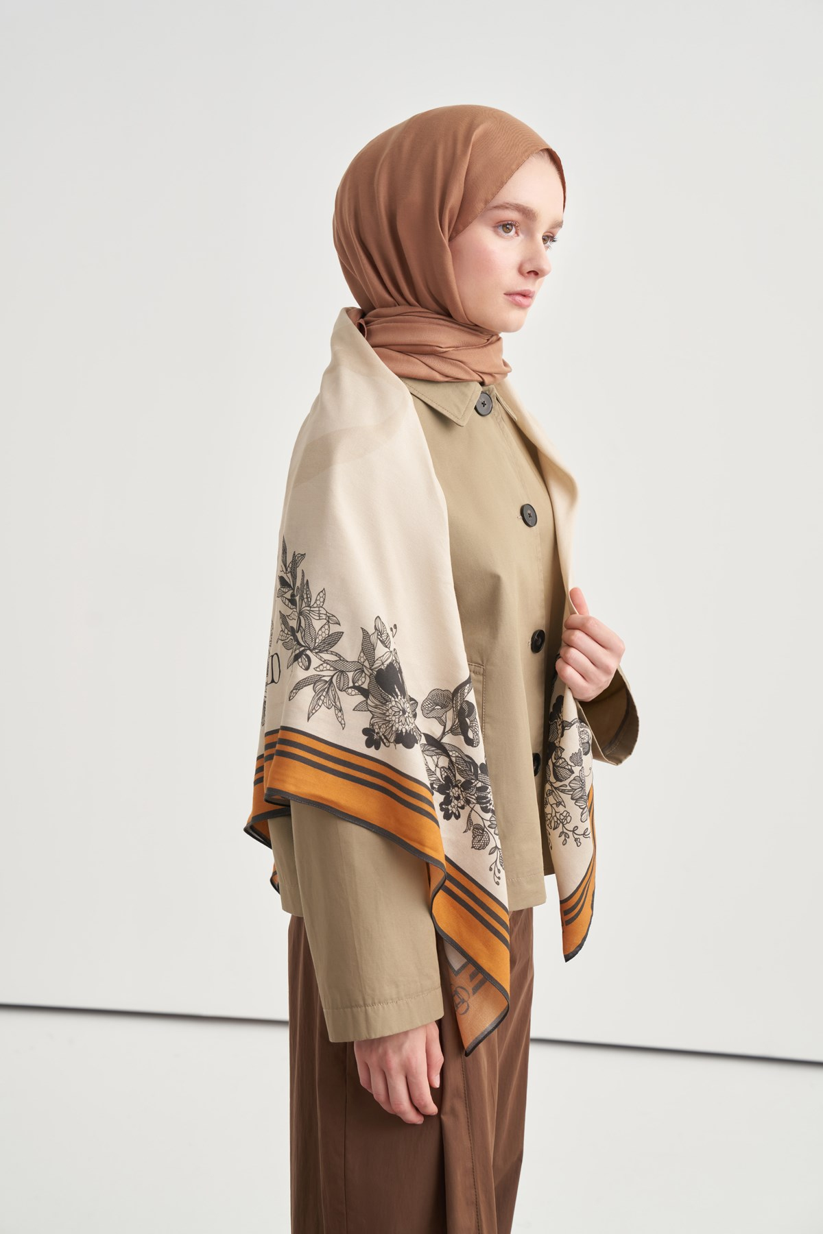 Fiora Desen Norena Yünlü Omuz Şalı Camel