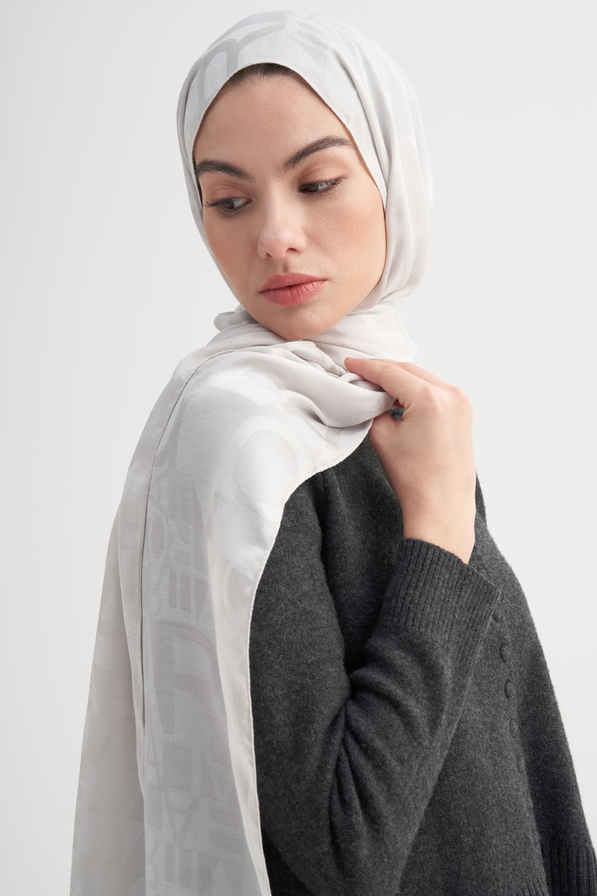 Yazı Desen Jakar İtalyan İpekli Şal Gümüş