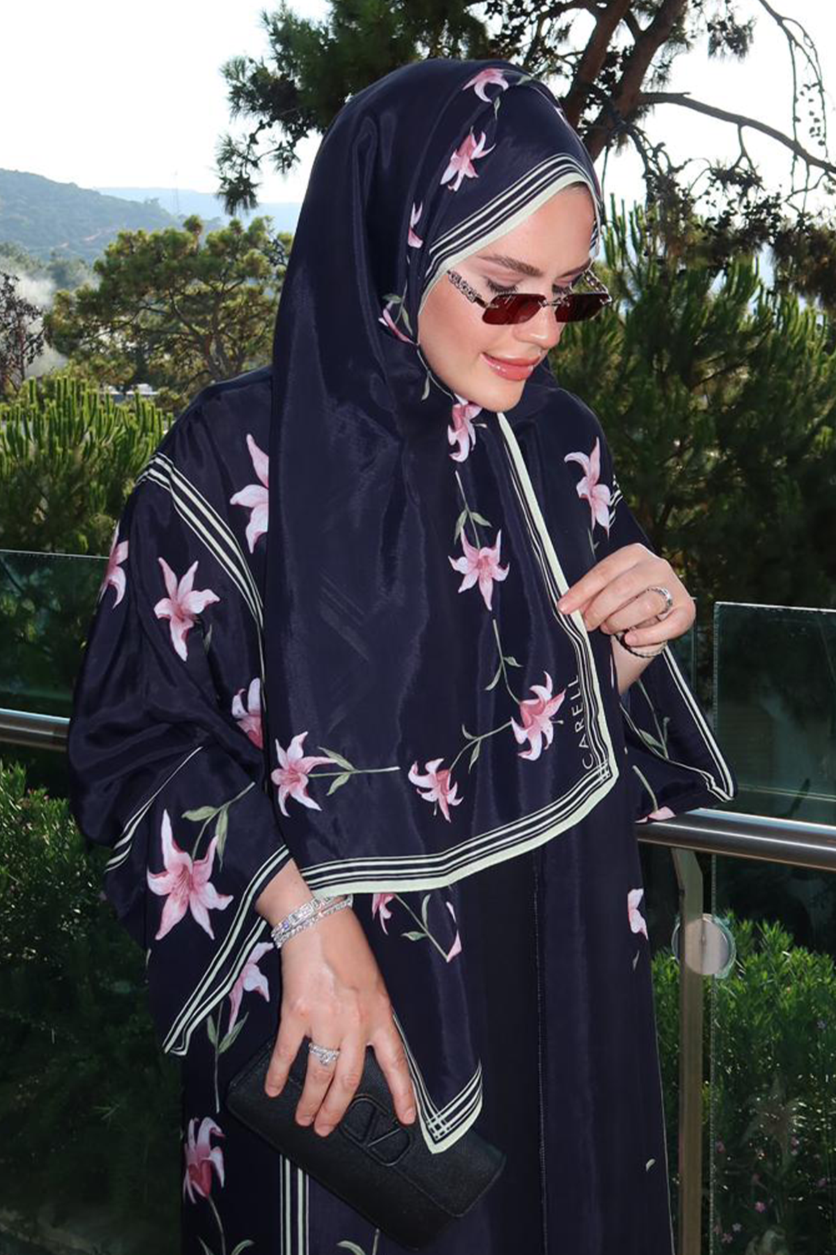 Tuğba Arslanbaş Aydının Tercihi Blooming Monogram Floş Şal Siyah