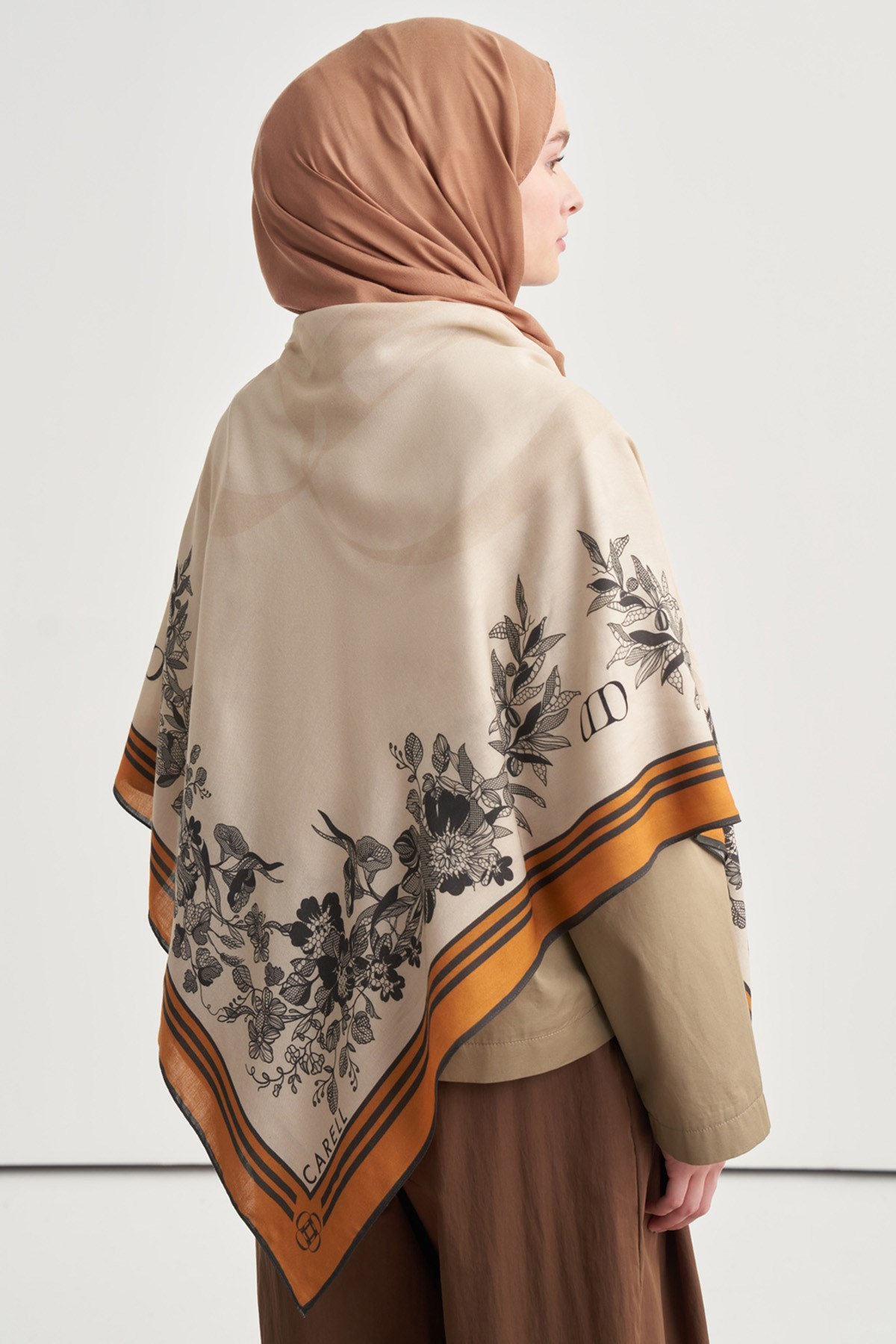 Fiora Desen Norena Yünlü Omuz Şalı Camel