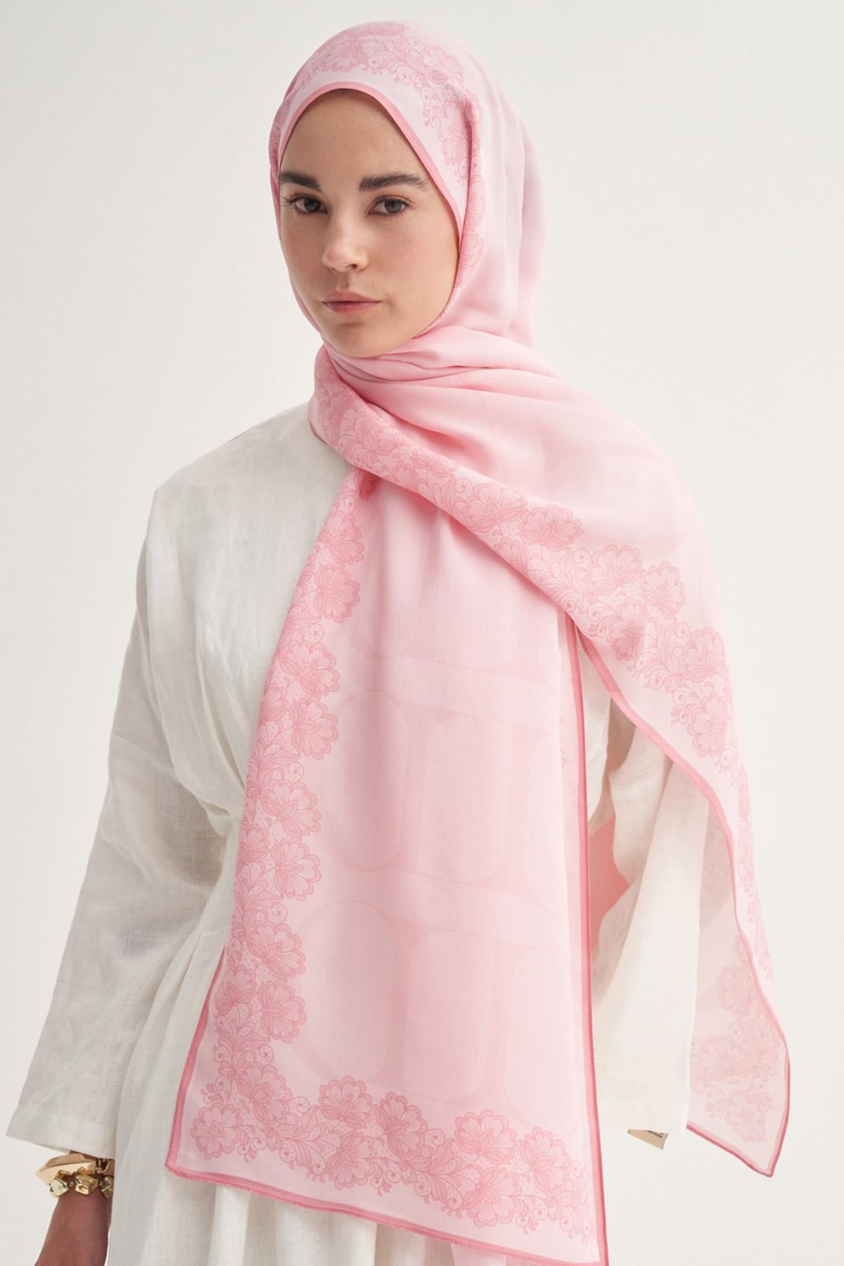 Floral Monogram Floş Şal Şeker Pembesi
