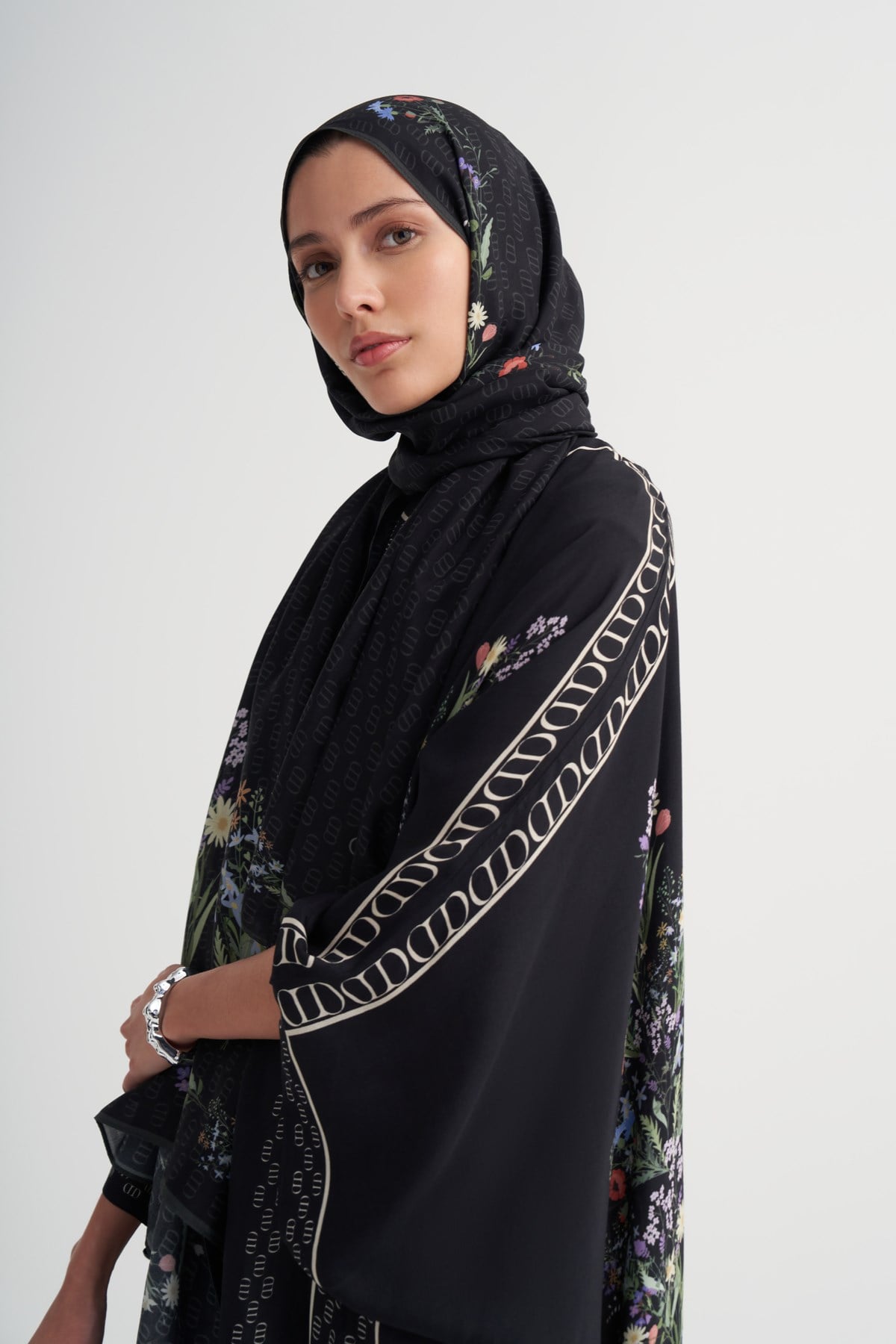 Buket Monogram Floş Şal Siyah