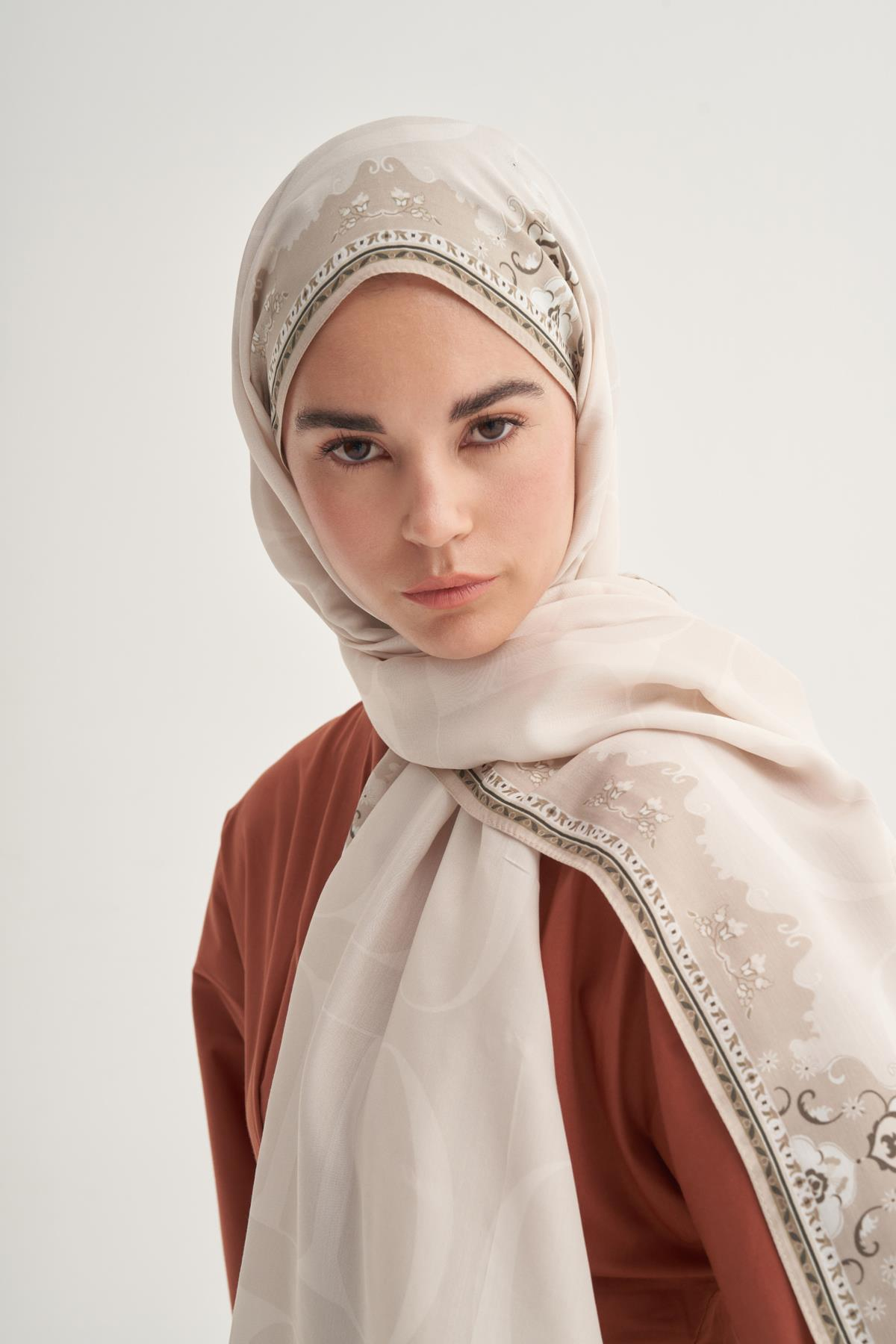 Luxe Çiçekli Monogram Floş Şal Bej